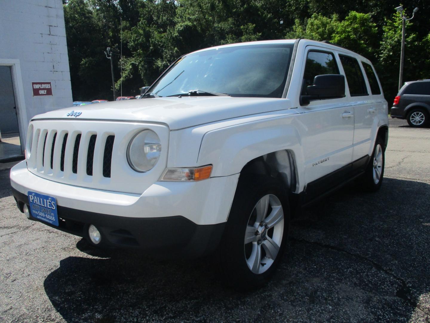 2016 WHITE Jeep Patriot Latitude 2WD (1C4NJPFB1GD) with an 2.4L L4 DOHC 16V engine, located at 540a Delsea Drive, Sewell, NJ, 08080, (987) 867-5309, 39.752560, -75.111206- Photo#0