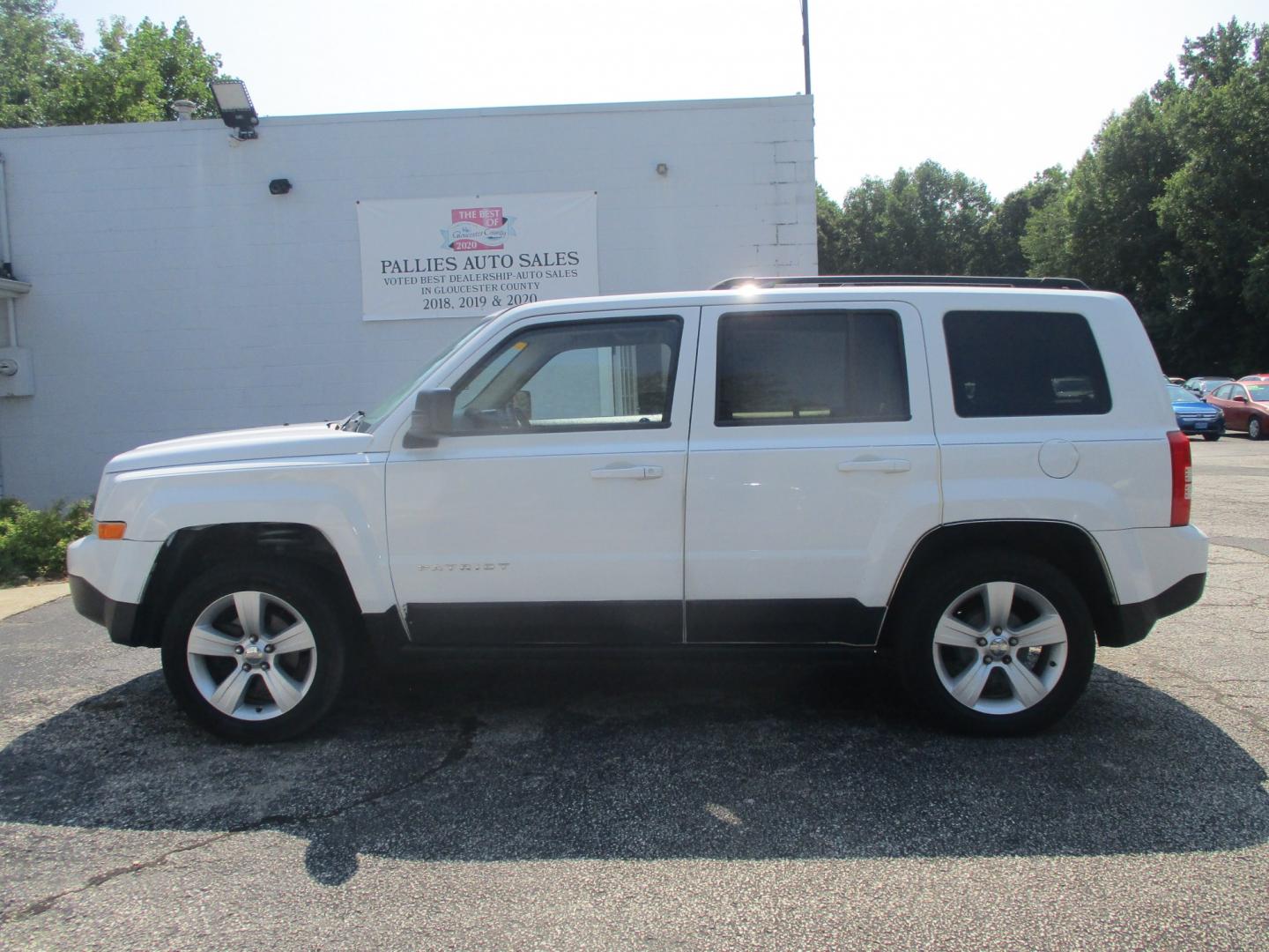 2016 WHITE Jeep Patriot Latitude 2WD (1C4NJPFB1GD) with an 2.4L L4 DOHC 16V engine, located at 540a Delsea Drive, Sewell, NJ, 08080, (987) 867-5309, 39.752560, -75.111206- Photo#1