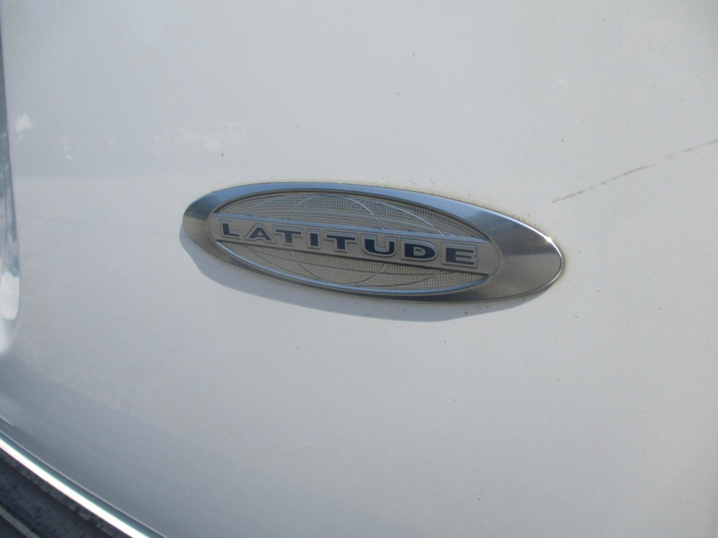 2016 WHITE Jeep Patriot Latitude 2WD (1C4NJPFB1GD) with an 2.4L L4 DOHC 16V engine, located at 540a Delsea Drive, Sewell, NJ, 08080, (987) 867-5309, 39.752560, -75.111206- Photo#5