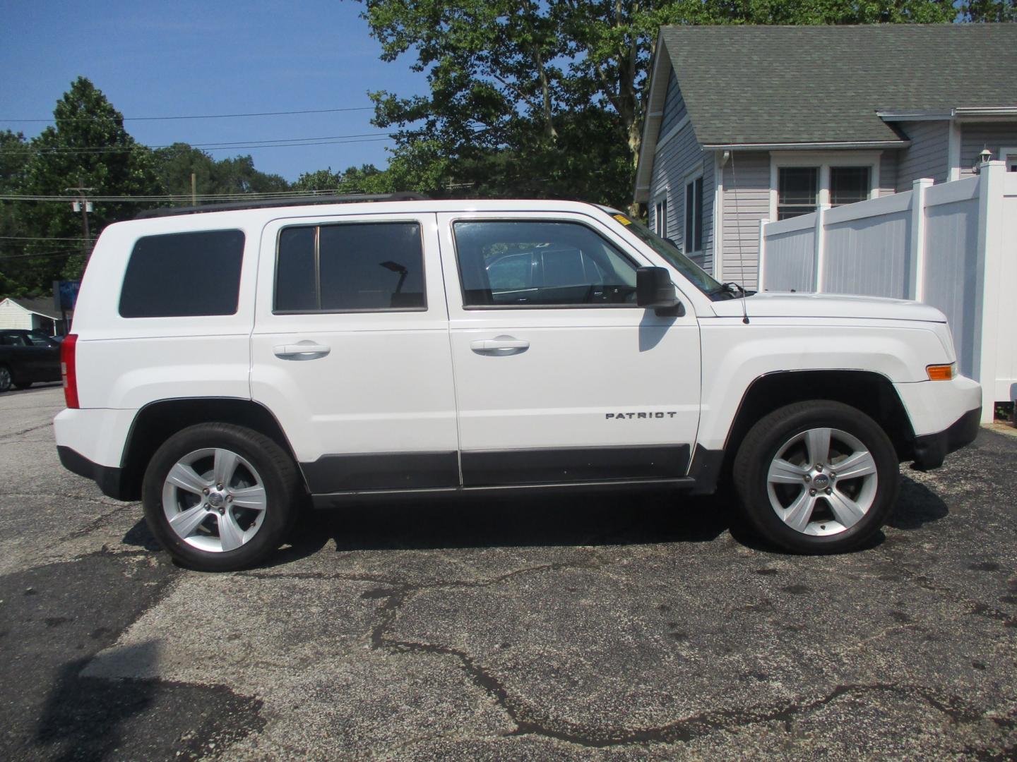 2016 WHITE Jeep Patriot Latitude 2WD (1C4NJPFB1GD) with an 2.4L L4 DOHC 16V engine, located at 540a Delsea Drive, Sewell, NJ, 08080, (987) 867-5309, 39.752560, -75.111206- Photo#7