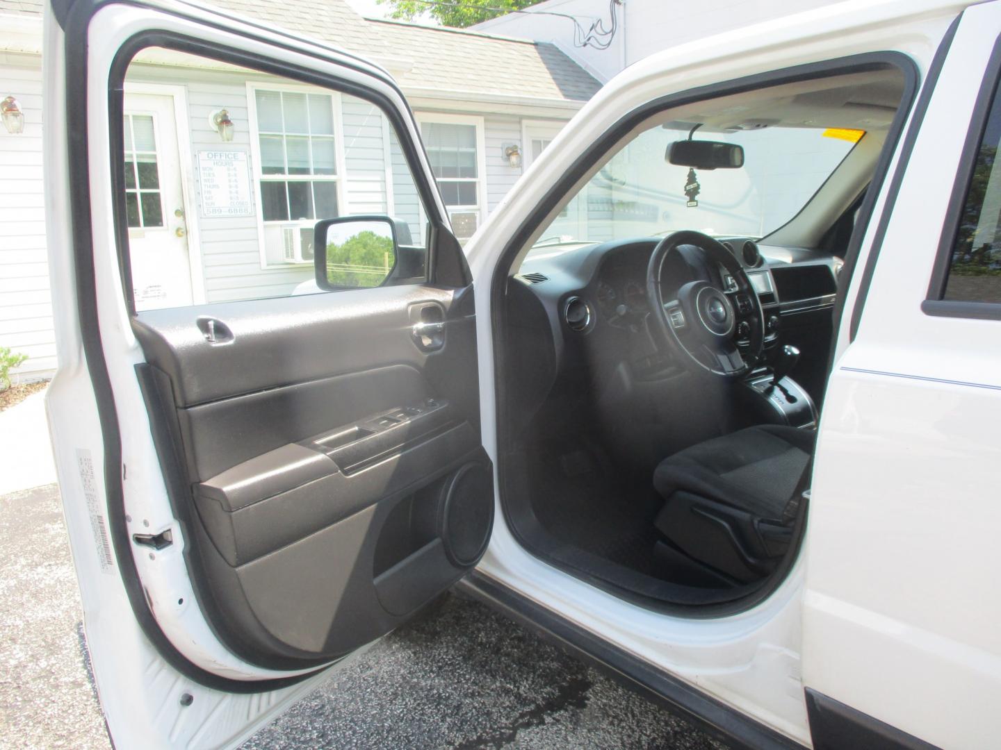 2016 WHITE Jeep Patriot Latitude 2WD (1C4NJPFB1GD) with an 2.4L L4 DOHC 16V engine, located at 540a Delsea Drive, Sewell, NJ, 08080, (987) 867-5309, 39.752560, -75.111206- Photo#10