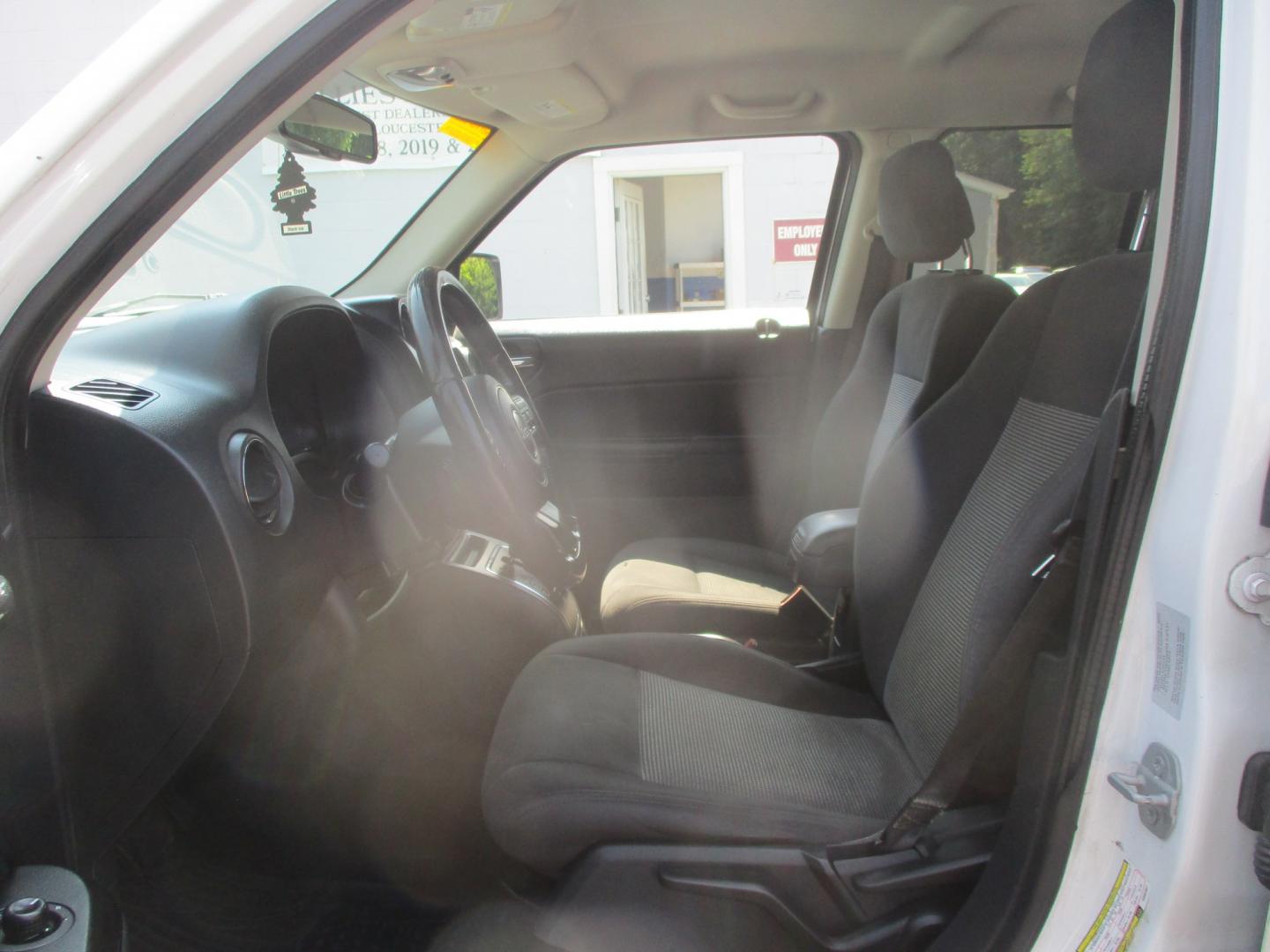 2016 WHITE Jeep Patriot Latitude 2WD (1C4NJPFB1GD) with an 2.4L L4 DOHC 16V engine, located at 540a Delsea Drive, Sewell, NJ, 08080, (987) 867-5309, 39.752560, -75.111206- Photo#12