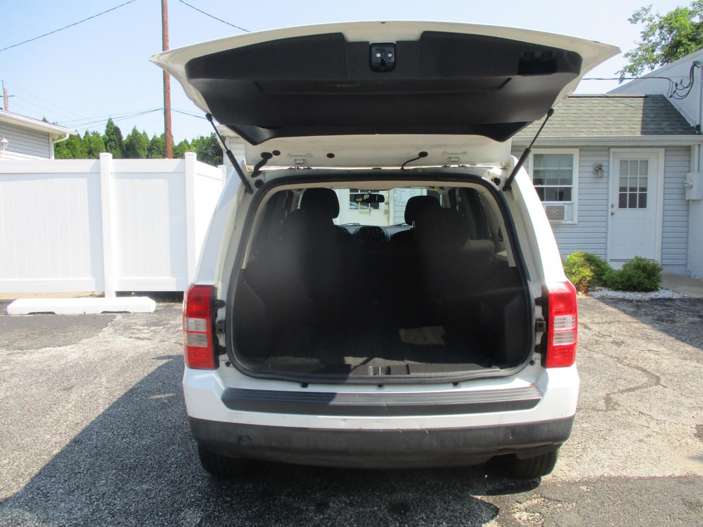 2016 WHITE Jeep Patriot Latitude 2WD (1C4NJPFB1GD) with an 2.4L L4 DOHC 16V engine, located at 540a Delsea Drive, Sewell, NJ, 08080, (987) 867-5309, 39.752560, -75.111206- Photo#22