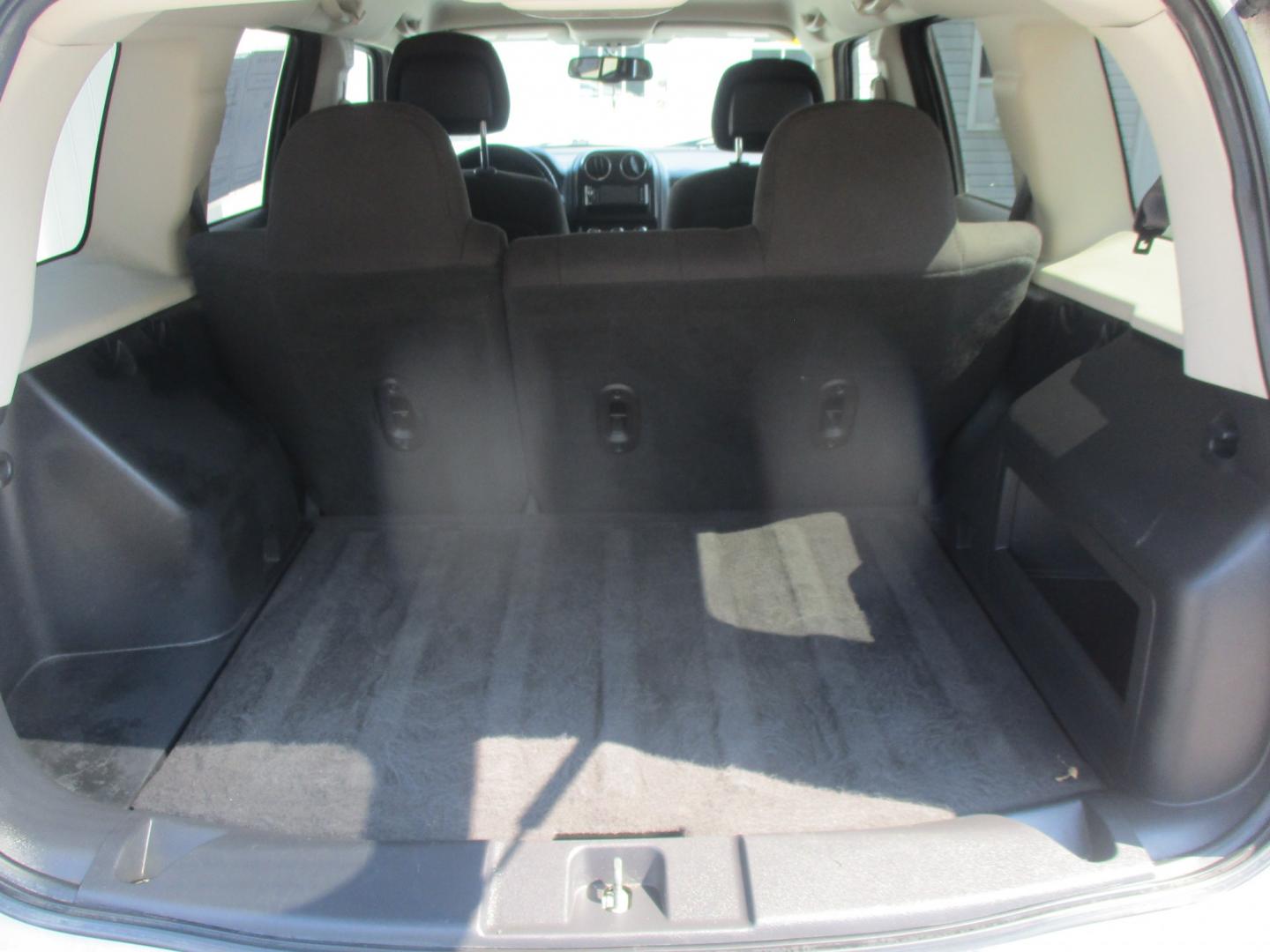 2016 WHITE Jeep Patriot Latitude 2WD (1C4NJPFB1GD) with an 2.4L L4 DOHC 16V engine, located at 540a Delsea Drive, Sewell, NJ, 08080, (987) 867-5309, 39.752560, -75.111206- Photo#23