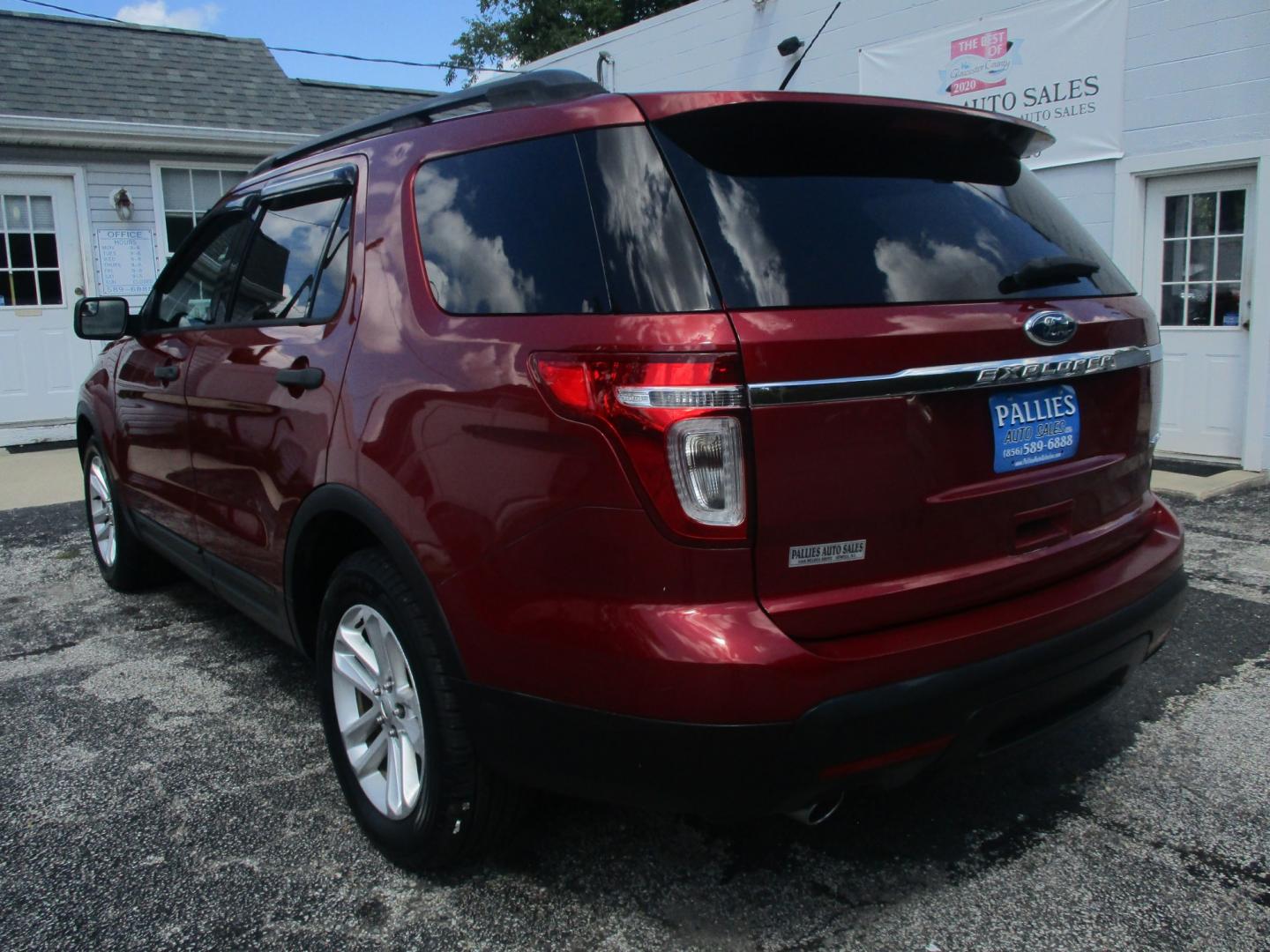 2015 RED Ford Explorer Base 4WD (1FM5K8B8XFG) with an 3.5L V6 DOHC 24V engine, 6-Speed Automatic transmission, located at 540a Delsea Drive, Sewell, NJ, 08080, (987) 867-5309, 39.752560, -75.111206- Photo#2