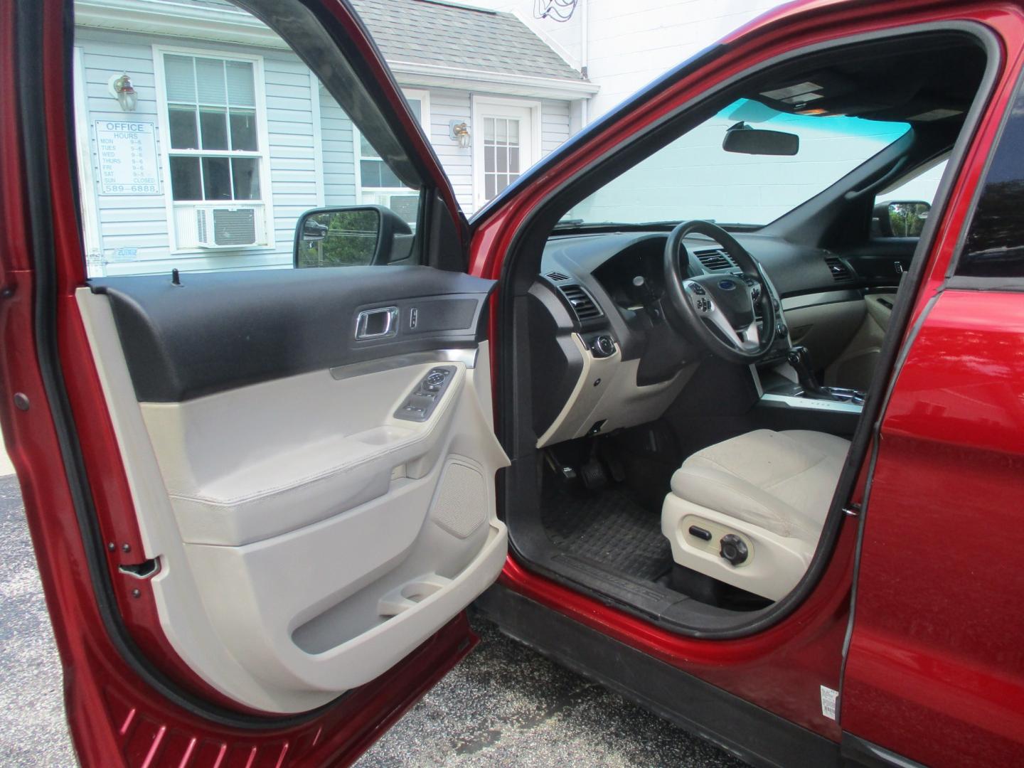 2015 RED Ford Explorer Base 4WD (1FM5K8B8XFG) with an 3.5L V6 DOHC 24V engine, 6-Speed Automatic transmission, located at 540a Delsea Drive, Sewell, NJ, 08080, (987) 867-5309, 39.752560, -75.111206- Photo#10