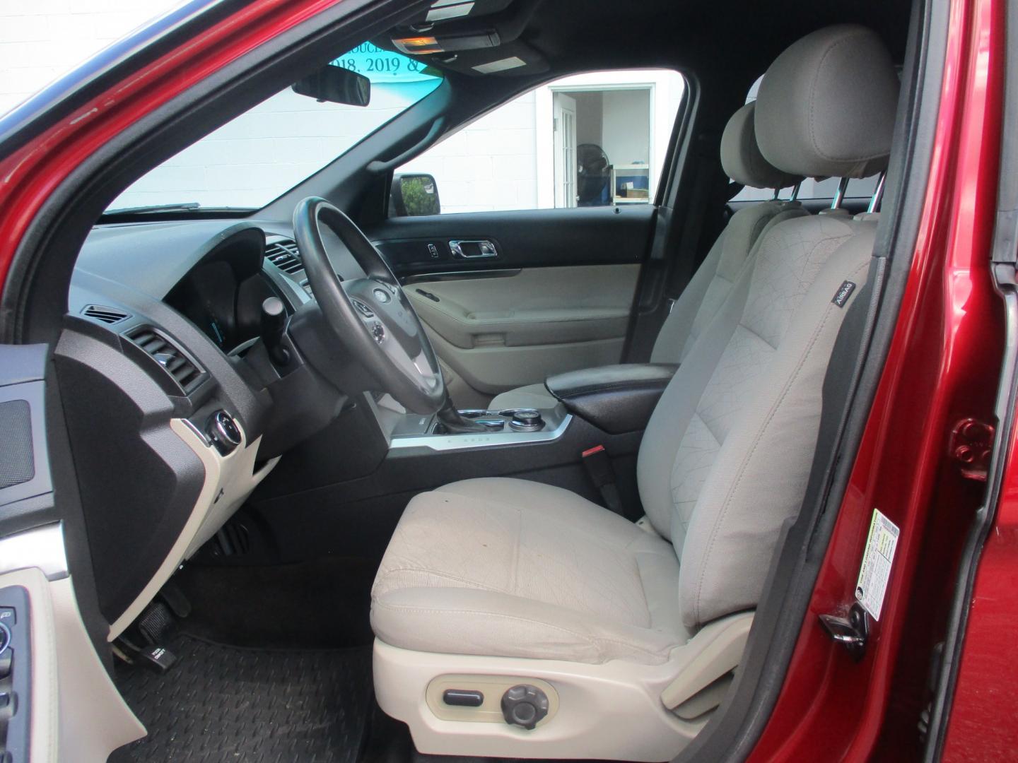 2015 RED Ford Explorer Base 4WD (1FM5K8B8XFG) with an 3.5L V6 DOHC 24V engine, 6-Speed Automatic transmission, located at 540a Delsea Drive, Sewell, NJ, 08080, (987) 867-5309, 39.752560, -75.111206- Photo#12