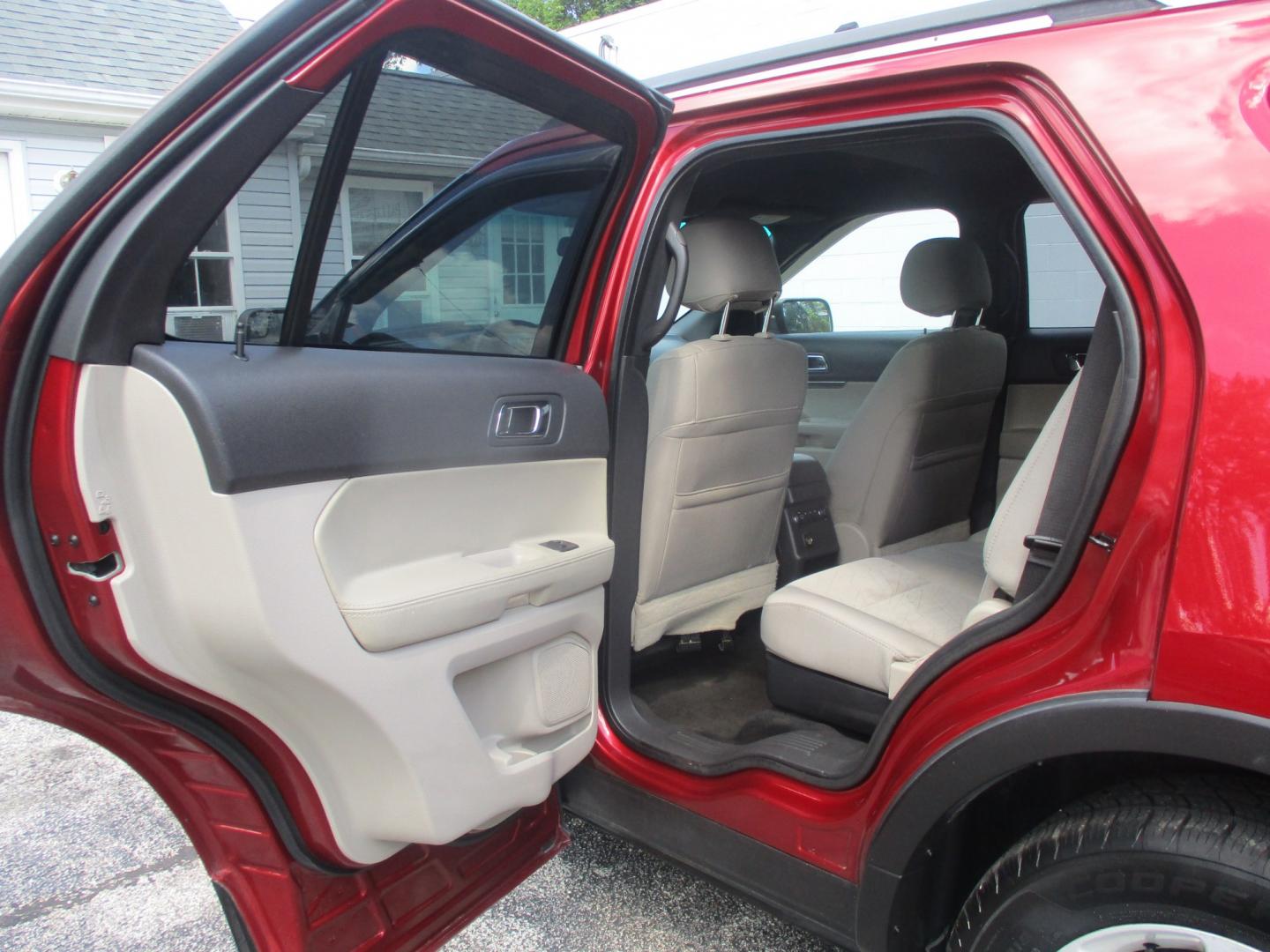 2015 RED Ford Explorer Base 4WD (1FM5K8B8XFG) with an 3.5L V6 DOHC 24V engine, 6-Speed Automatic transmission, located at 540a Delsea Drive, Sewell, NJ, 08080, (987) 867-5309, 39.752560, -75.111206- Photo#13