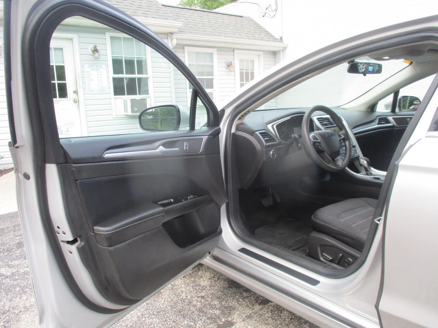 2016 SILVER Ford Fusion SE (3FA6P0H73GR) with an 2.5L L4 DOHC 16V engine, 6A transmission, located at 540a Delsea Drive, Sewell, NJ, 08080, (987) 867-5309, 39.752560, -75.111206- Photo#10