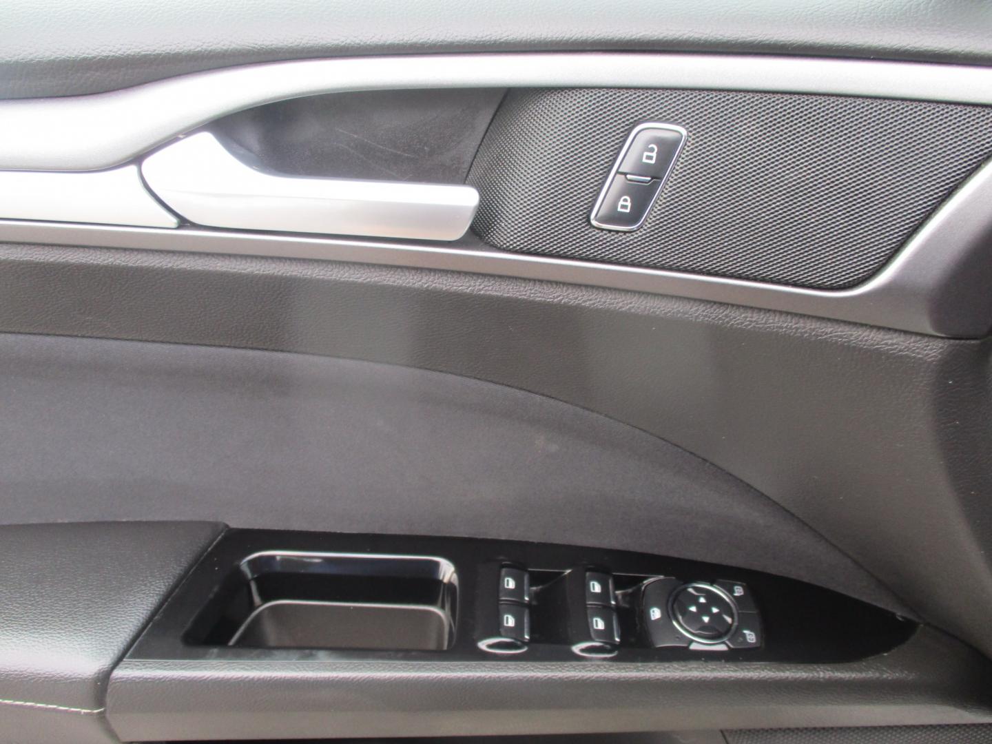 2016 SILVER Ford Fusion SE (3FA6P0H73GR) with an 2.5L L4 DOHC 16V engine, 6A transmission, located at 540a Delsea Drive, Sewell, NJ, 08080, (987) 867-5309, 39.752560, -75.111206- Photo#11