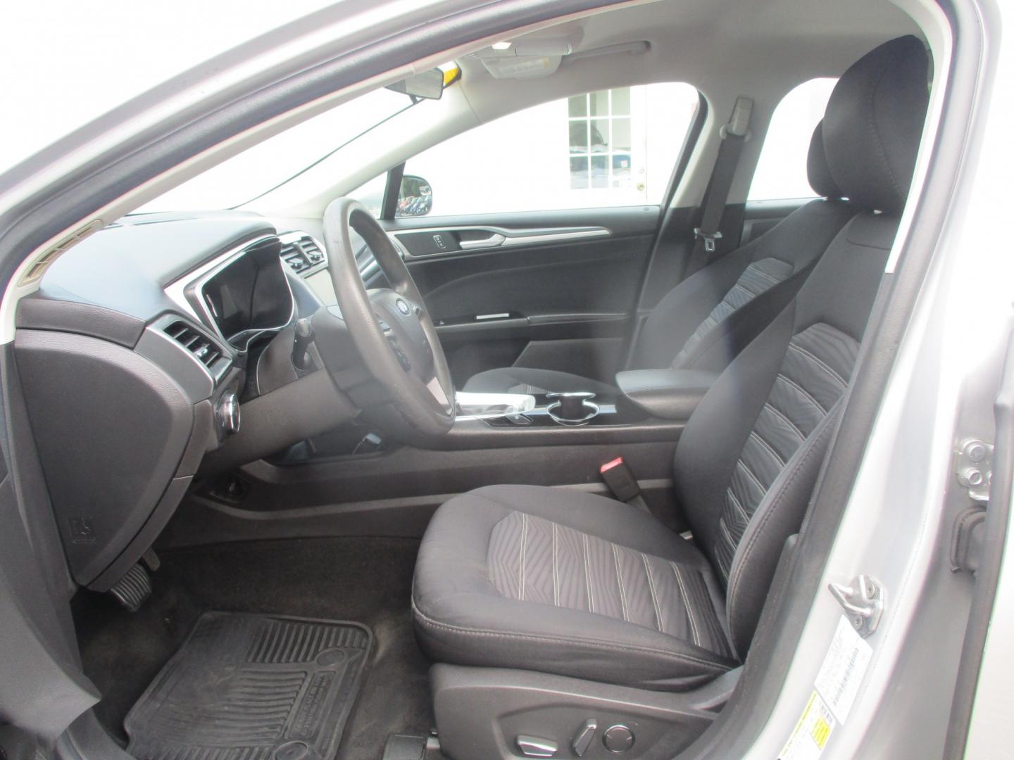 2016 SILVER Ford Fusion SE (3FA6P0H73GR) with an 2.5L L4 DOHC 16V engine, 6A transmission, located at 540a Delsea Drive, Sewell, NJ, 08080, (987) 867-5309, 39.752560, -75.111206- Photo#12