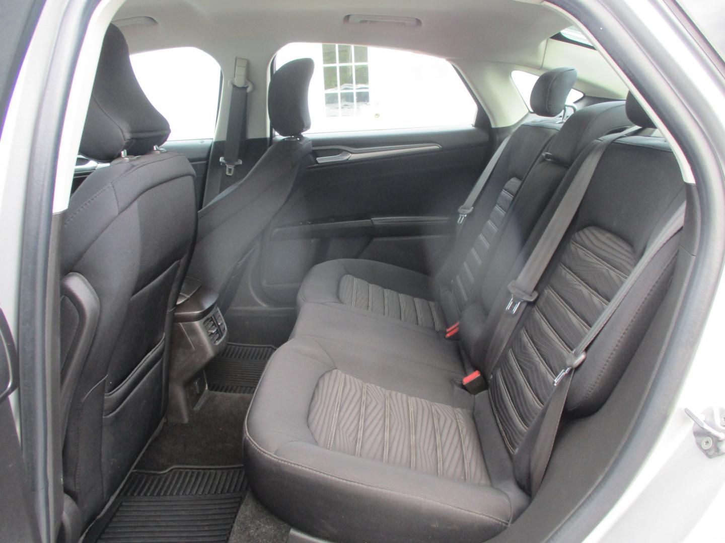 2016 SILVER Ford Fusion SE (3FA6P0H73GR) with an 2.5L L4 DOHC 16V engine, 6A transmission, located at 540a Delsea Drive, Sewell, NJ, 08080, (987) 867-5309, 39.752560, -75.111206- Photo#15