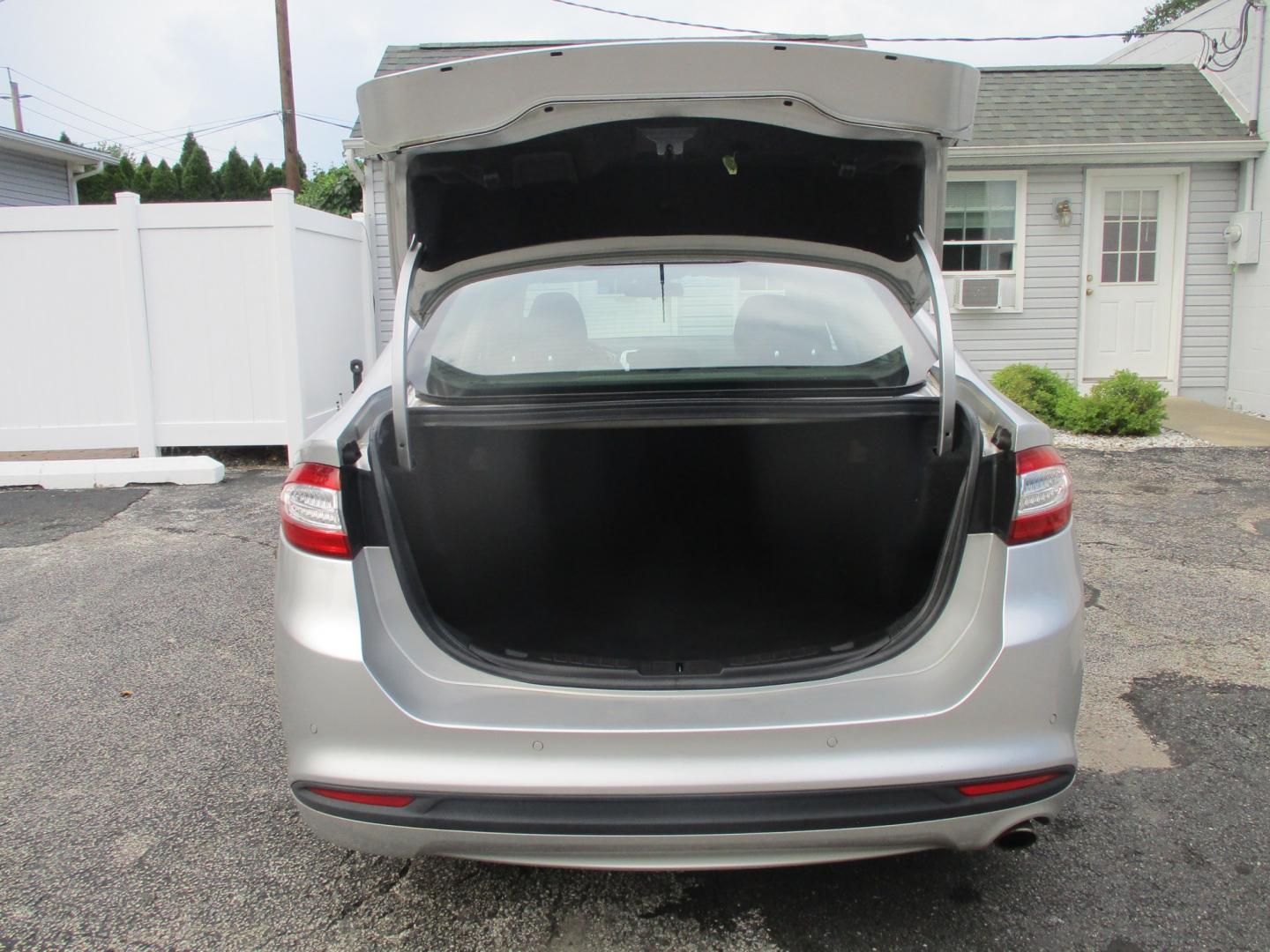 2016 SILVER Ford Fusion SE (3FA6P0H73GR) with an 2.5L L4 DOHC 16V engine, 6A transmission, located at 540a Delsea Drive, Sewell, NJ, 08080, (987) 867-5309, 39.752560, -75.111206- Photo#25