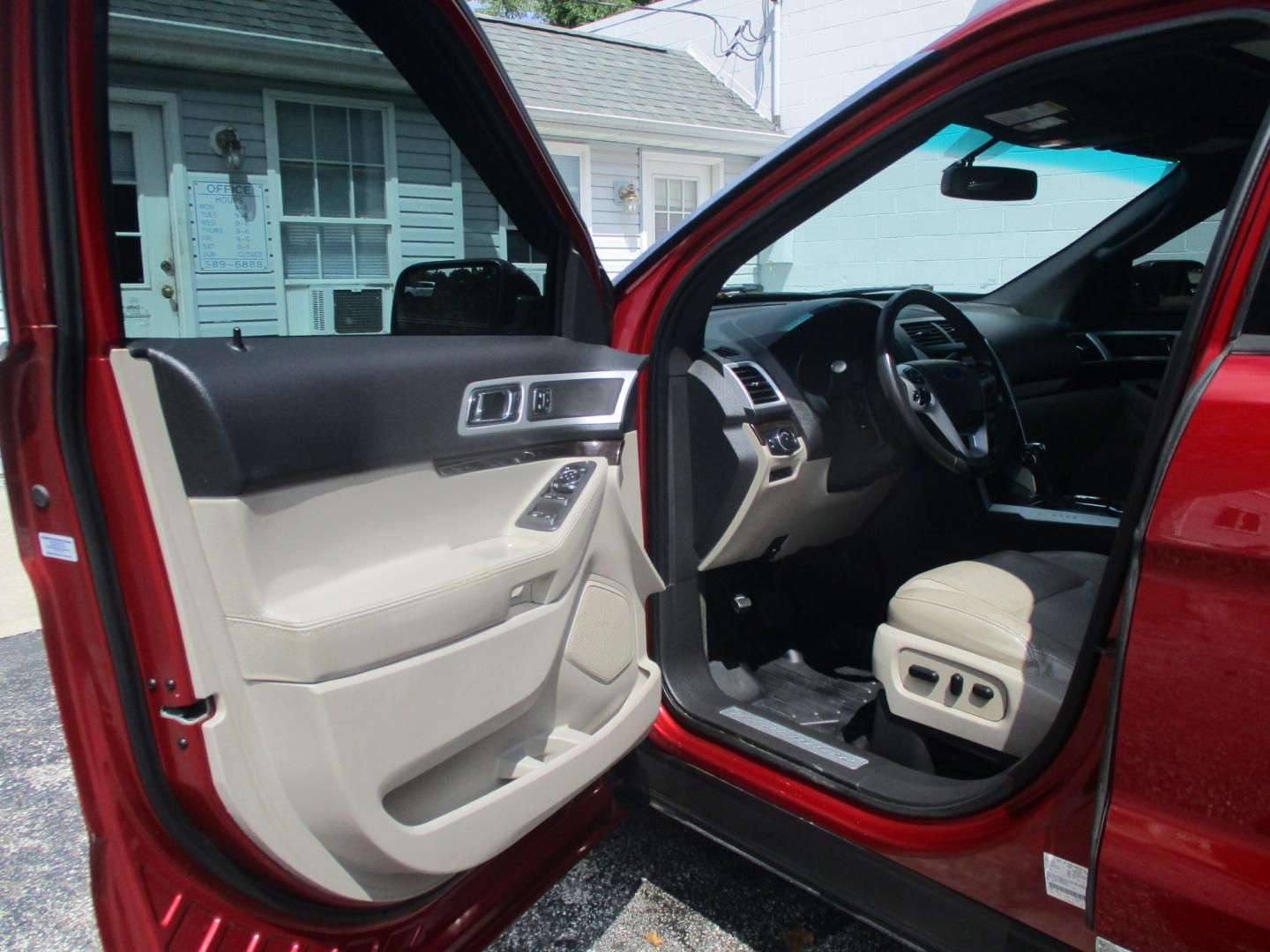 2014 RED Ford Explorer Limited 4WD (1FM5K8F80EG) with an 3.5L V6 DOHC 24V engine, 6-Speed Automatic transmission, located at 540a Delsea Drive, Sewell, NJ, 08080, (987) 867-5309, 39.752560, -75.111206- Photo#10