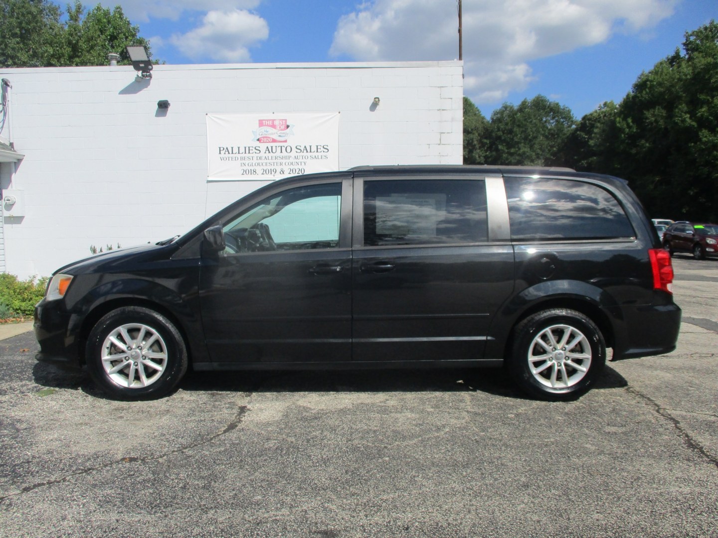2014 BLACK Dodge Grand Caravan SXT (2C4RDGCG4ER) with an 3.6L V6 DOHC 24V engine, 6-Speed Automatic transmission, located at 540a Delsea Drive, Sewell, NJ, 08080, (987) 867-5309, 39.752560, -75.111206- Photo#1