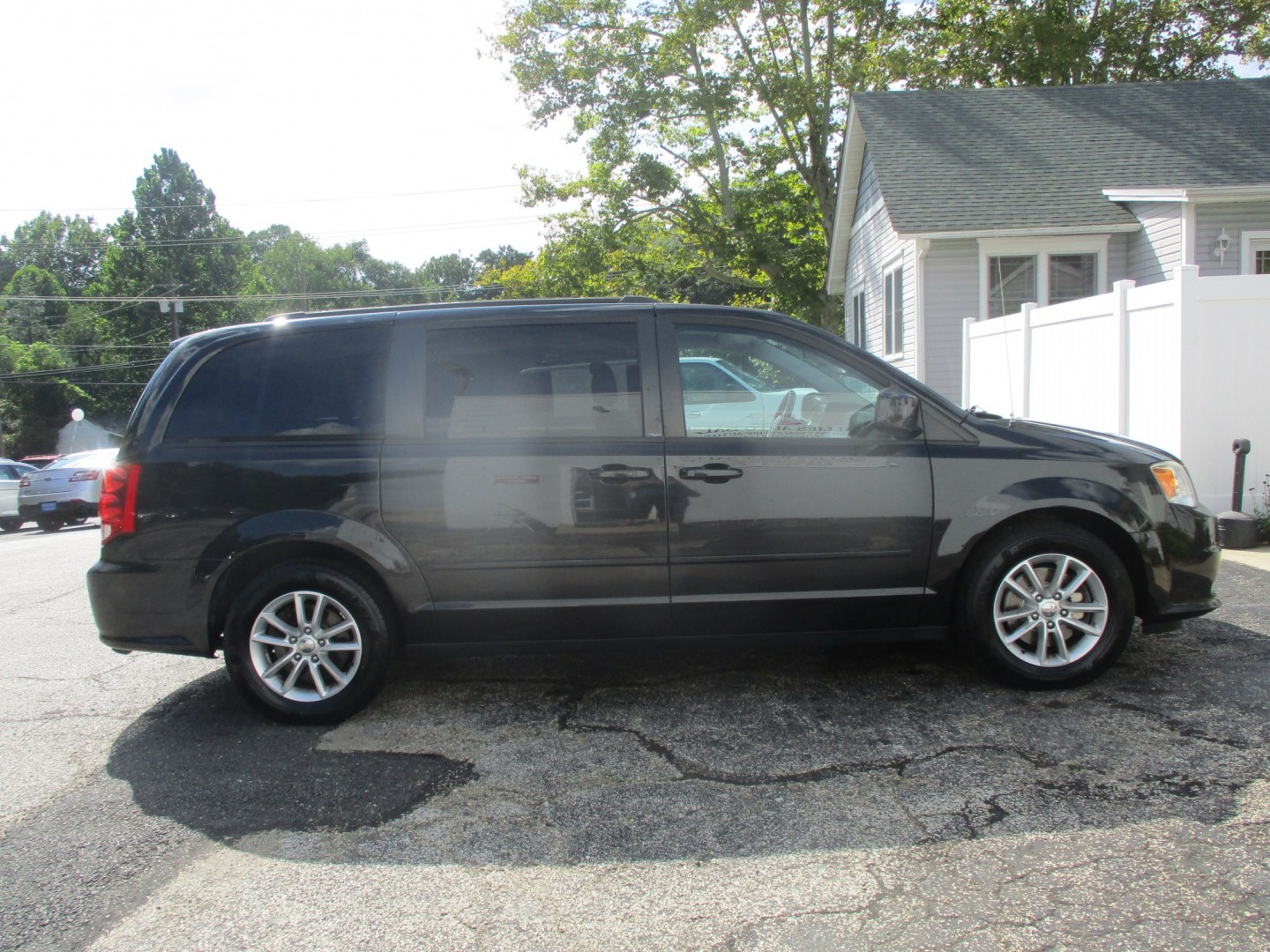 2014 BLACK Dodge Grand Caravan SXT (2C4RDGCG4ER) with an 3.6L V6 DOHC 24V engine, 6-Speed Automatic transmission, located at 540a Delsea Drive, Sewell, NJ, 08080, (987) 867-5309, 39.752560, -75.111206- Photo#7