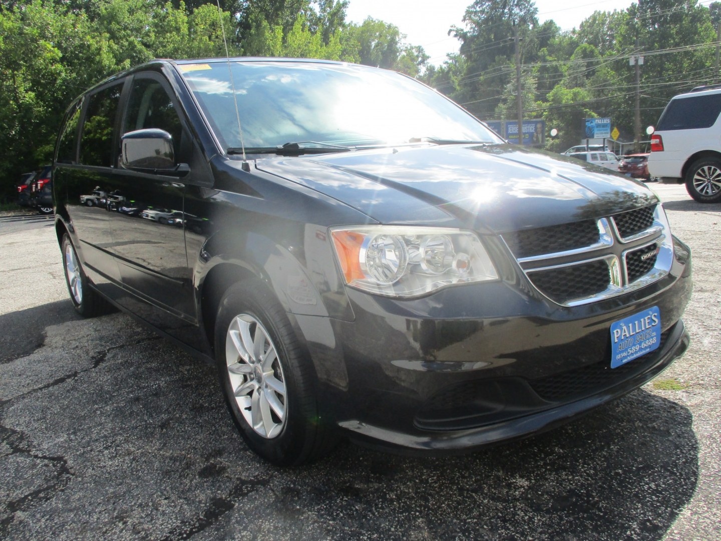 2014 BLACK Dodge Grand Caravan SXT (2C4RDGCG4ER) with an 3.6L V6 DOHC 24V engine, 6-Speed Automatic transmission, located at 540a Delsea Drive, Sewell, NJ, 08080, (987) 867-5309, 39.752560, -75.111206- Photo#8