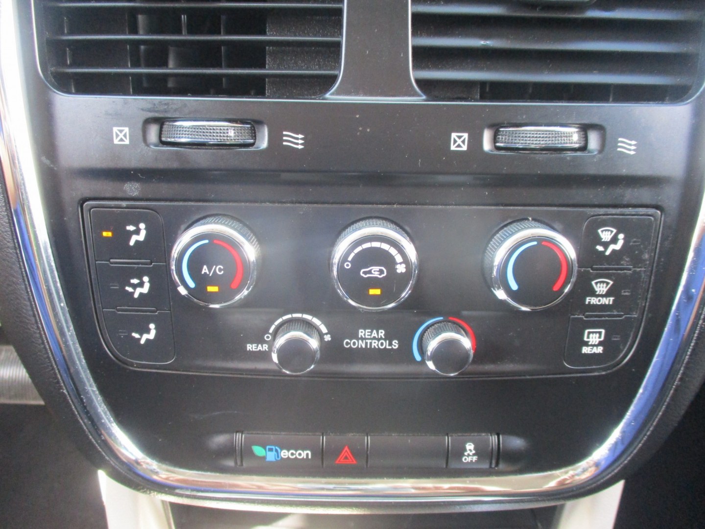 2014 BLACK Dodge Grand Caravan SXT (2C4RDGCG4ER) with an 3.6L V6 DOHC 24V engine, 6-Speed Automatic transmission, located at 540a Delsea Drive, Sewell, NJ, 08080, (987) 867-5309, 39.752560, -75.111206- Photo#20