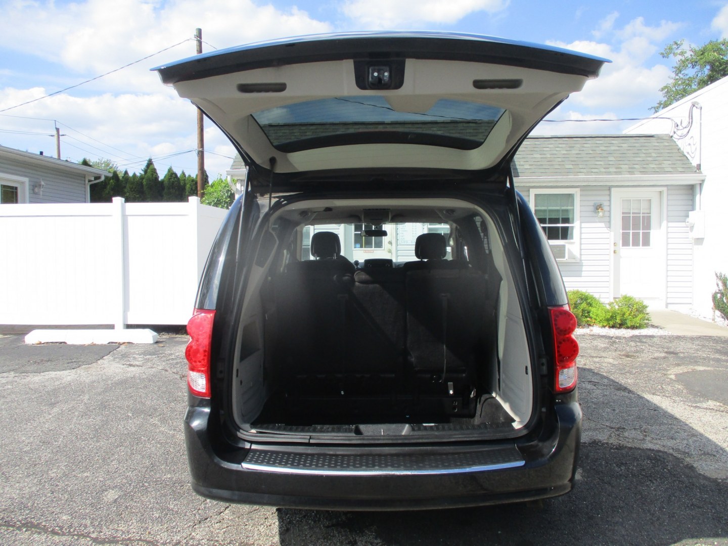 2014 BLACK Dodge Grand Caravan SXT (2C4RDGCG4ER) with an 3.6L V6 DOHC 24V engine, 6-Speed Automatic transmission, located at 540a Delsea Drive, Sewell, NJ, 08080, (987) 867-5309, 39.752560, -75.111206- Photo#24