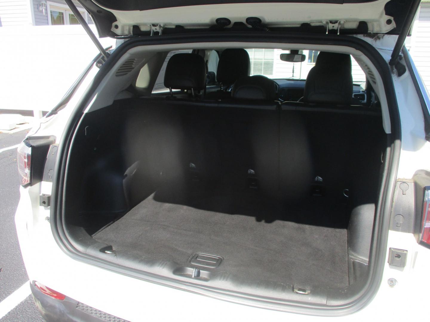 2018 WHITE Jeep Compass Sport 4WD (3C4NJDBB2JT) with an 2.4L L4 DOHC 16V engine, located at 540a Delsea Drive, Sewell, NJ, 08080, (987) 867-5309, 39.752560, -75.111206- Photo#16