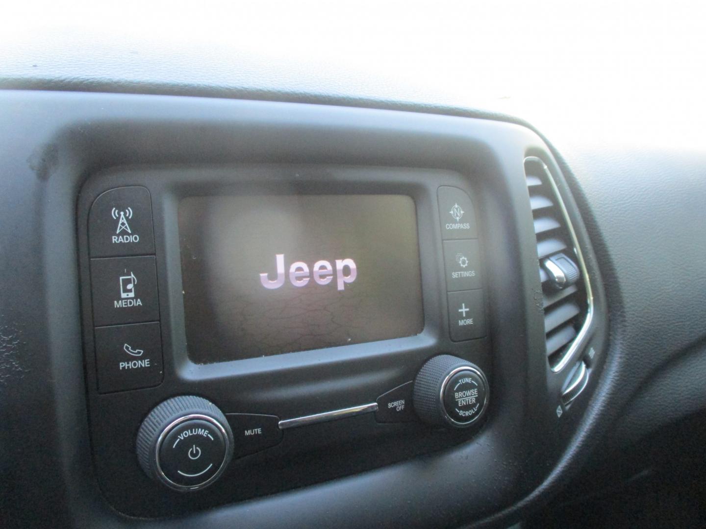 2018 WHITE Jeep Compass Sport 4WD (3C4NJDBB2JT) with an 2.4L L4 DOHC 16V engine, located at 540a Delsea Drive, Sewell, NJ, 08080, (987) 867-5309, 39.752560, -75.111206- Photo#21