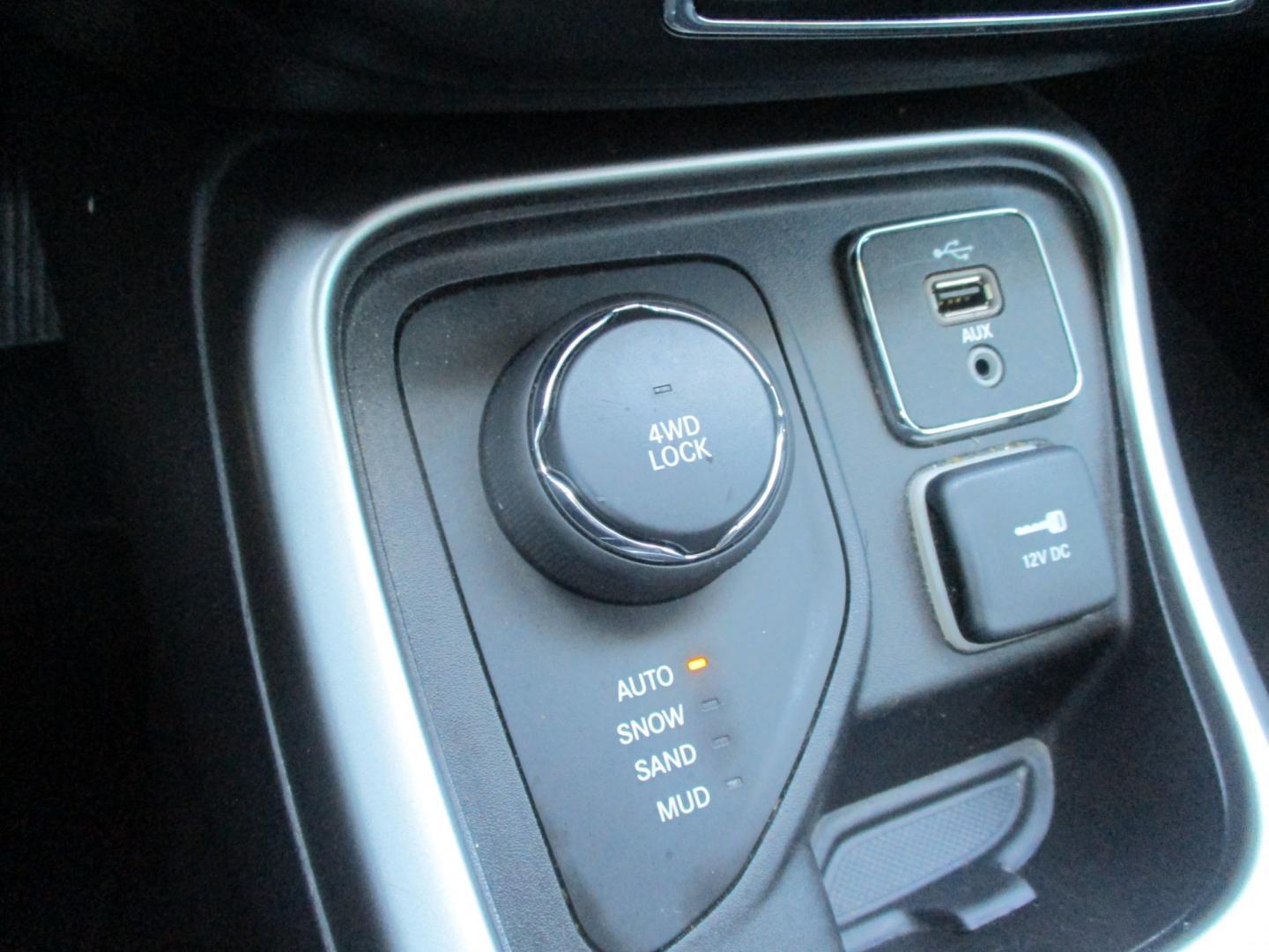 2018 WHITE Jeep Compass Sport 4WD (3C4NJDBB2JT) with an 2.4L L4 DOHC 16V engine, located at 540a Delsea Drive, Sewell, NJ, 08080, (987) 867-5309, 39.752560, -75.111206- Photo#24