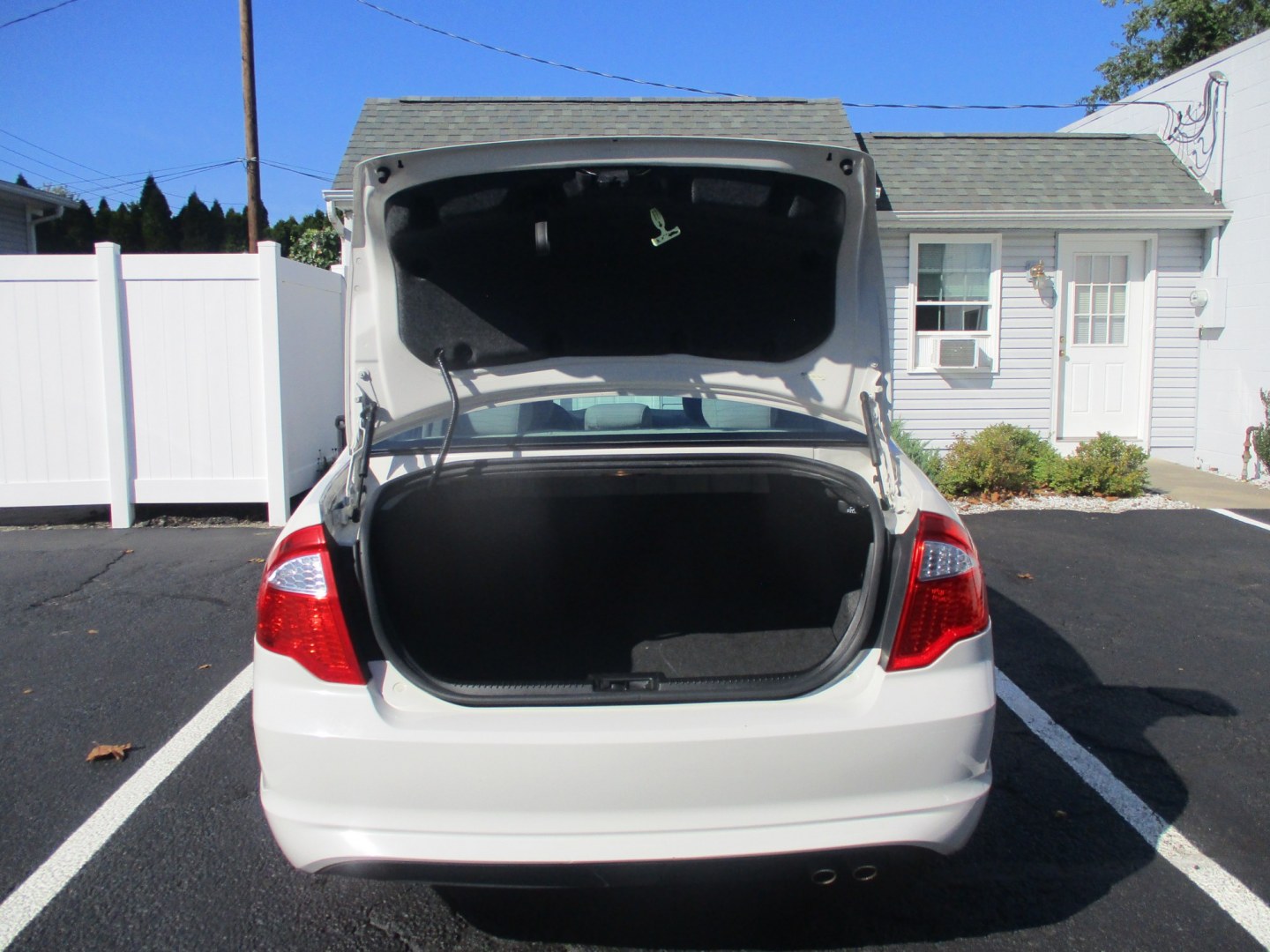 2012 WHITE Ford Fusion SE (3FAHP0HA5CR) with an 2.5L L4 DOHC 16V engine, located at 540a Delsea Drive, Sewell, NJ, 08080, (987) 867-5309, 39.752560, -75.111206- Photo#24