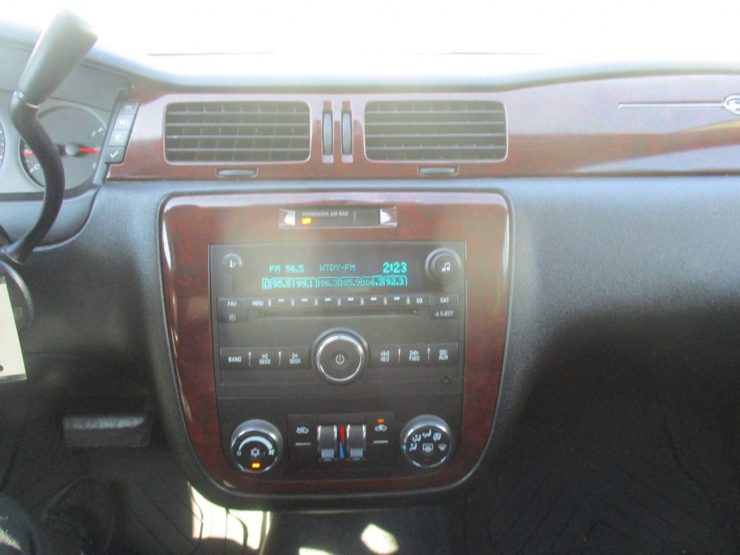 2009 SILVER /BLACK Chevrolet Impala LS (2G1WB57N491) with an 3.5L V6 OHV 16V engine, 4A transmission, located at 540a Delsea Drive, Sewell, NJ, 08080, (987) 867-5309, 39.752560, -75.111206- Photo#12