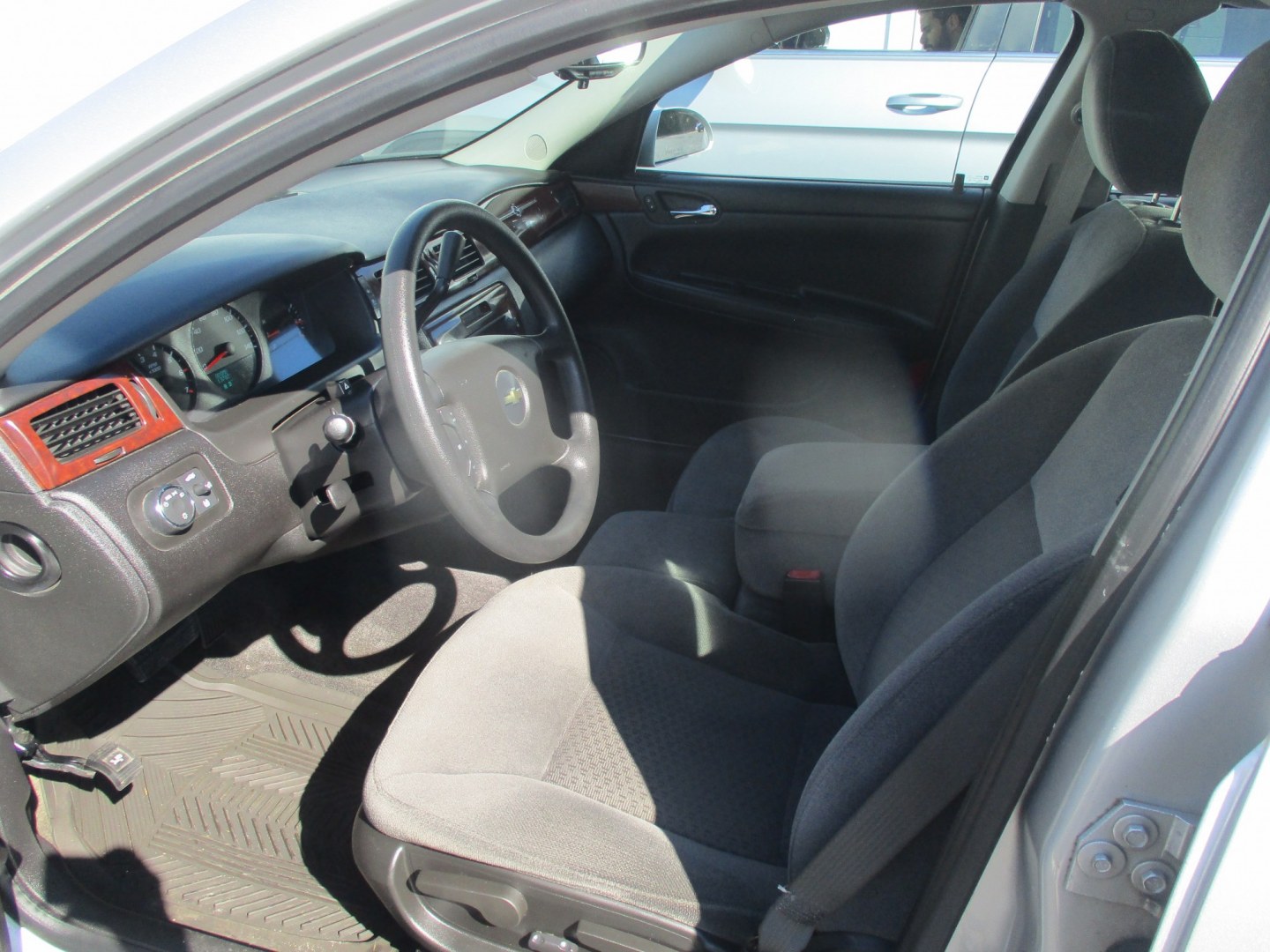 2009 SILVER /BLACK Chevrolet Impala LS (2G1WB57N491) with an 3.5L V6 OHV 16V engine, 4A transmission, located at 540a Delsea Drive, Sewell, NJ, 08080, (987) 867-5309, 39.752560, -75.111206- Photo#17