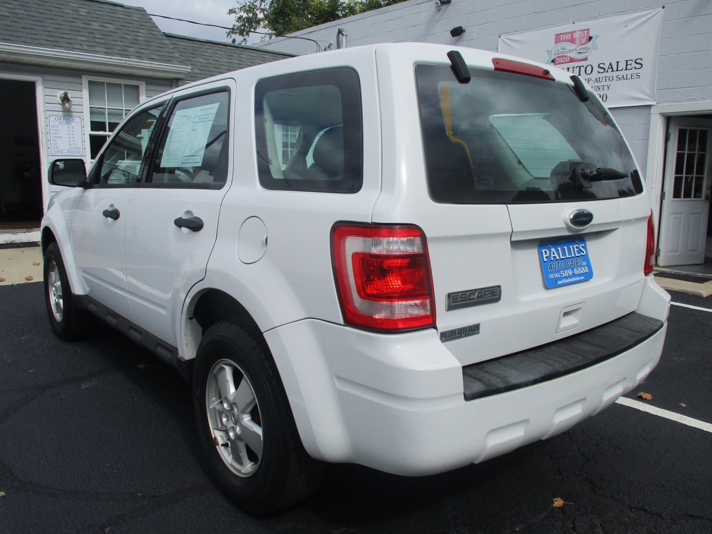 2010 WHITE Ford Escape XLS 4WD AT (1FMCU9C78AK) with an 2.5L L4 DOHC 16V engine, 6A transmission, located at 540a Delsea Drive, Sewell, NJ, 08080, (987) 867-5309, 39.752560, -75.111206- Photo#2