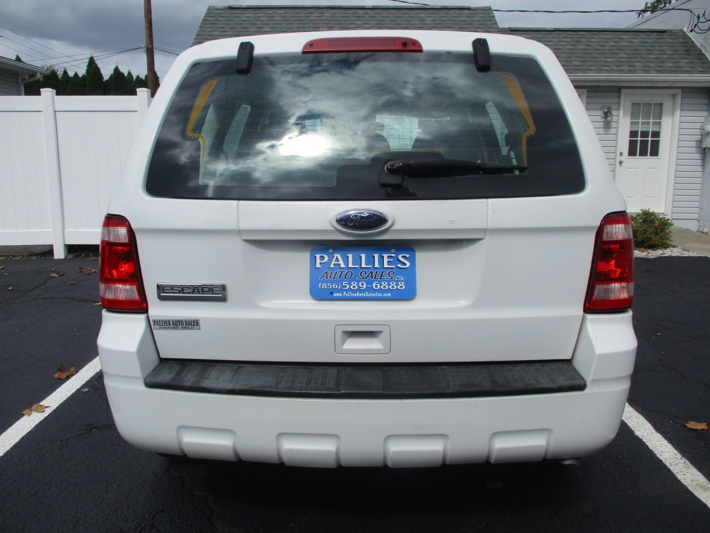 2010 WHITE Ford Escape XLS 4WD AT (1FMCU9C78AK) with an 2.5L L4 DOHC 16V engine, 6A transmission, located at 540a Delsea Drive, Sewell, NJ, 08080, (987) 867-5309, 39.752560, -75.111206- Photo#3