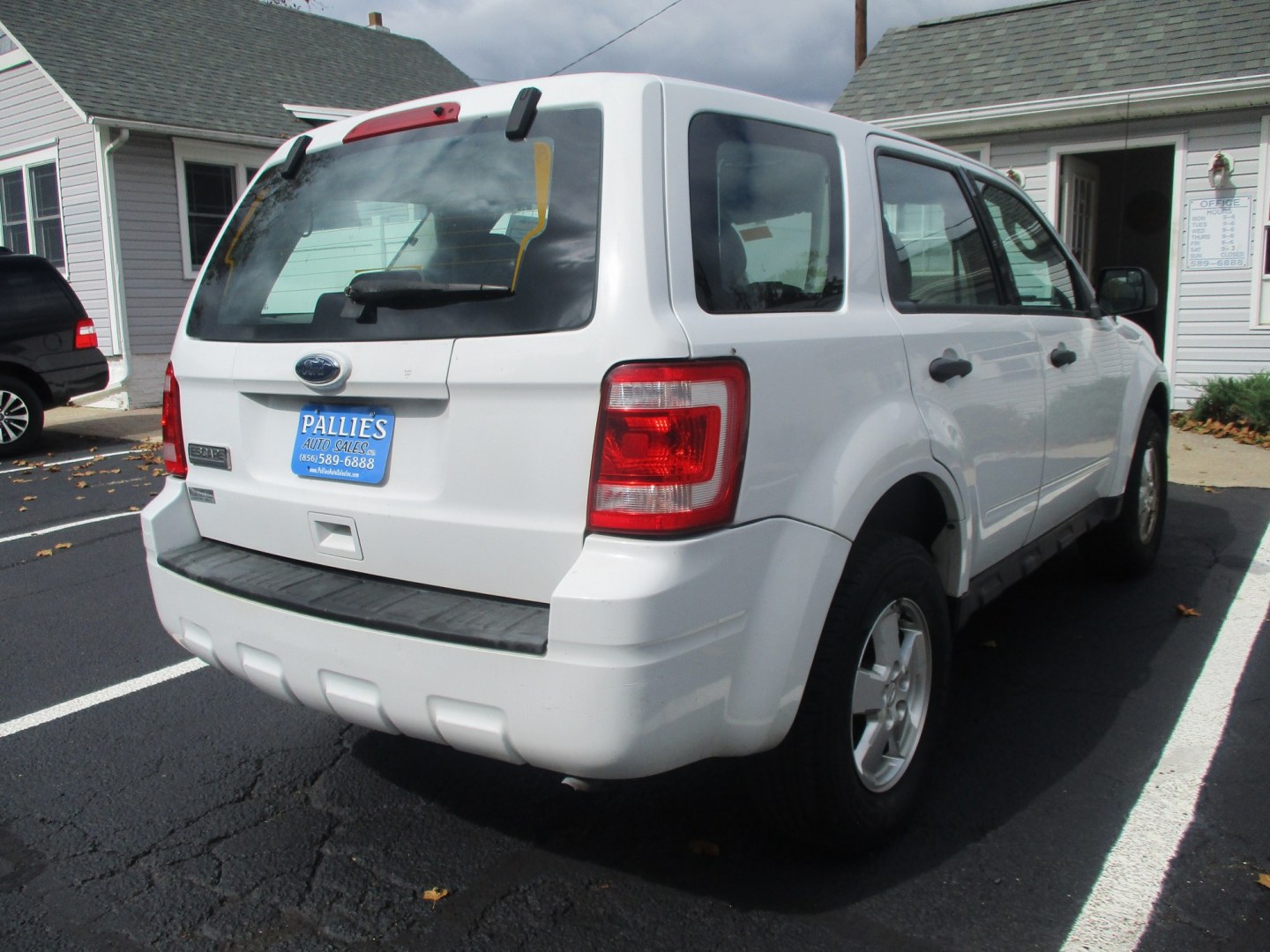 2010 WHITE Ford Escape XLS 4WD AT (1FMCU9C78AK) with an 2.5L L4 DOHC 16V engine, 6A transmission, located at 540a Delsea Drive, Sewell, NJ, 08080, (987) 867-5309, 39.752560, -75.111206- Photo#5