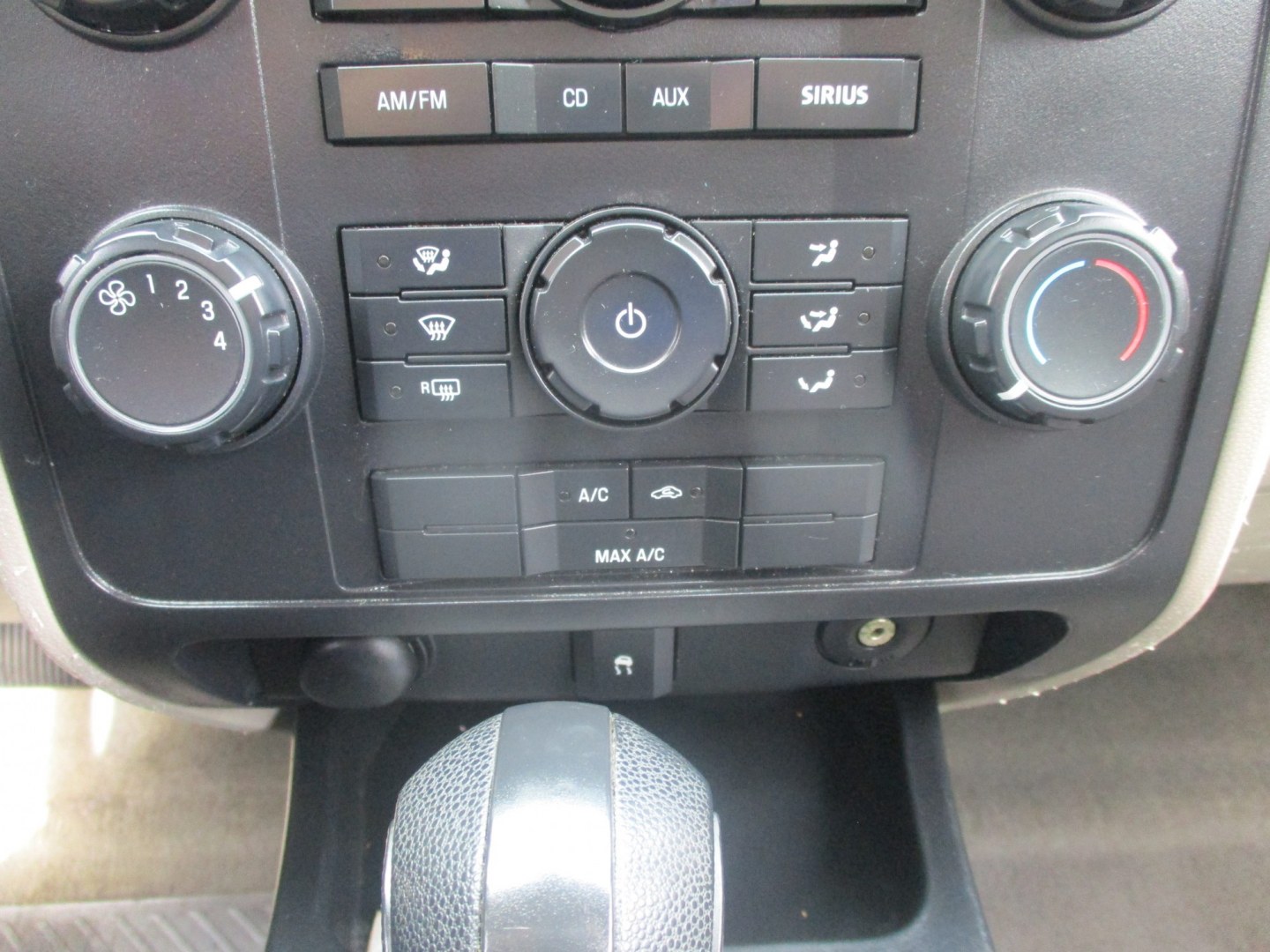 2010 WHITE Ford Escape XLS 4WD AT (1FMCU9C78AK) with an 2.5L L4 DOHC 16V engine, 6A transmission, located at 540a Delsea Drive, Sewell, NJ, 08080, (987) 867-5309, 39.752560, -75.111206- Photo#18