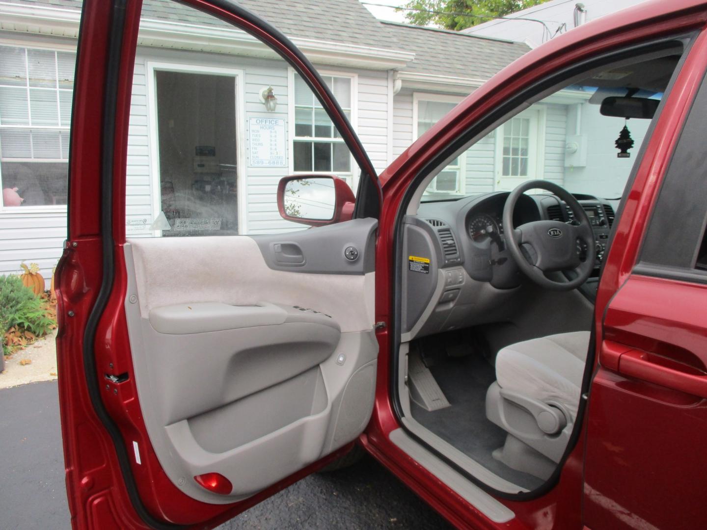 2008 RED Kia Sedona EX LWB (KNDMB233386) with an 3.8L V6 DOHC 24V engine, 5A OD transmission, located at 540a Delsea Drive, Sewell, NJ, 08080, (987) 867-5309, 39.752560, -75.111206- Photo#9