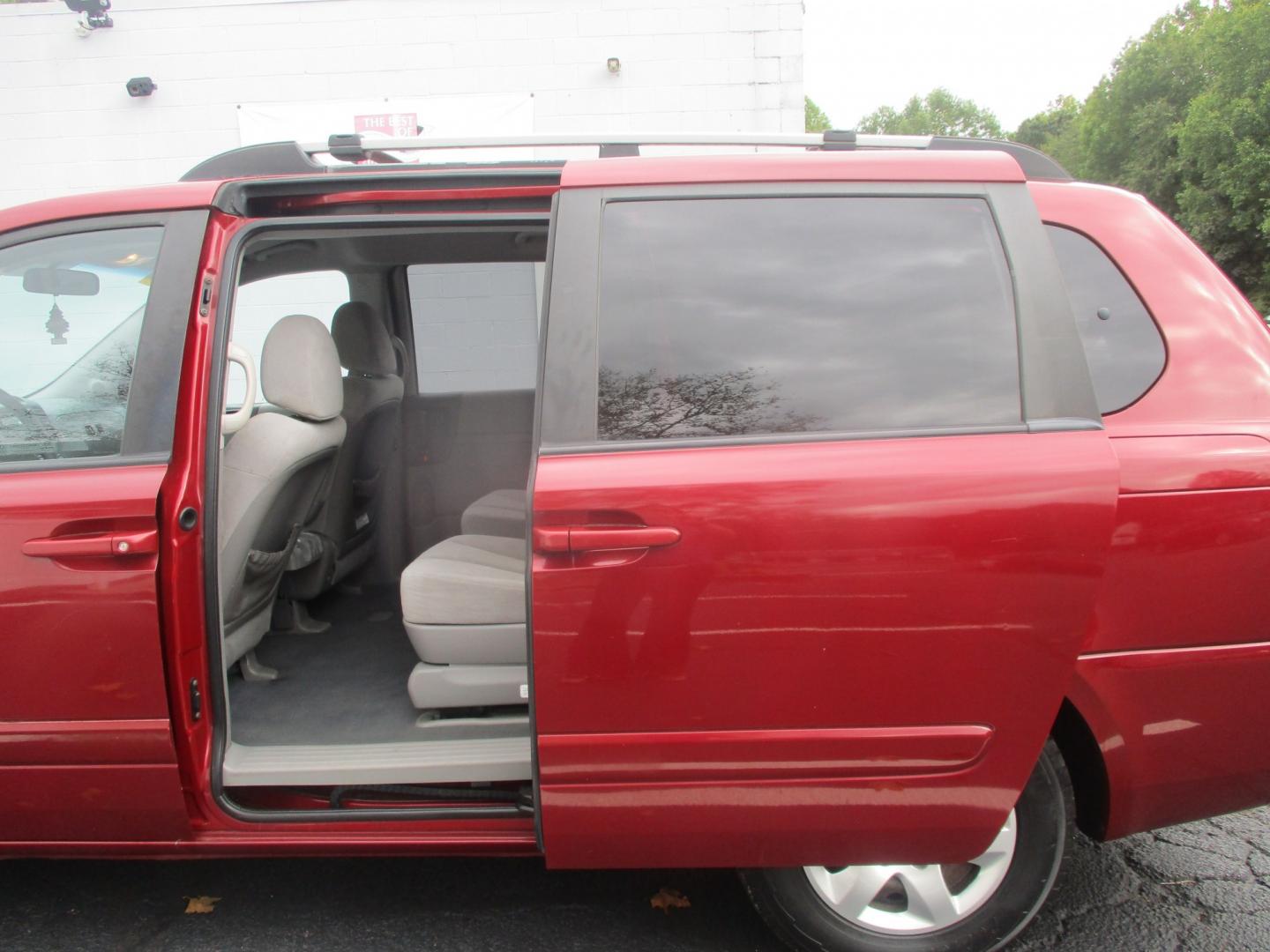 2008 RED Kia Sedona EX LWB (KNDMB233386) with an 3.8L V6 DOHC 24V engine, 5A OD transmission, located at 540a Delsea Drive, Sewell, NJ, 08080, (987) 867-5309, 39.752560, -75.111206- Photo#12