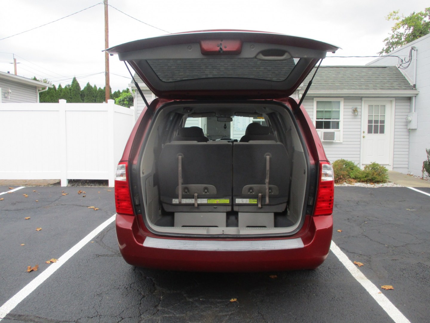 2008 RED Kia Sedona EX LWB (KNDMB233386) with an 3.8L V6 DOHC 24V engine, 5A OD transmission, located at 540a Delsea Drive, Sewell, NJ, 08080, (987) 867-5309, 39.752560, -75.111206- Photo#23