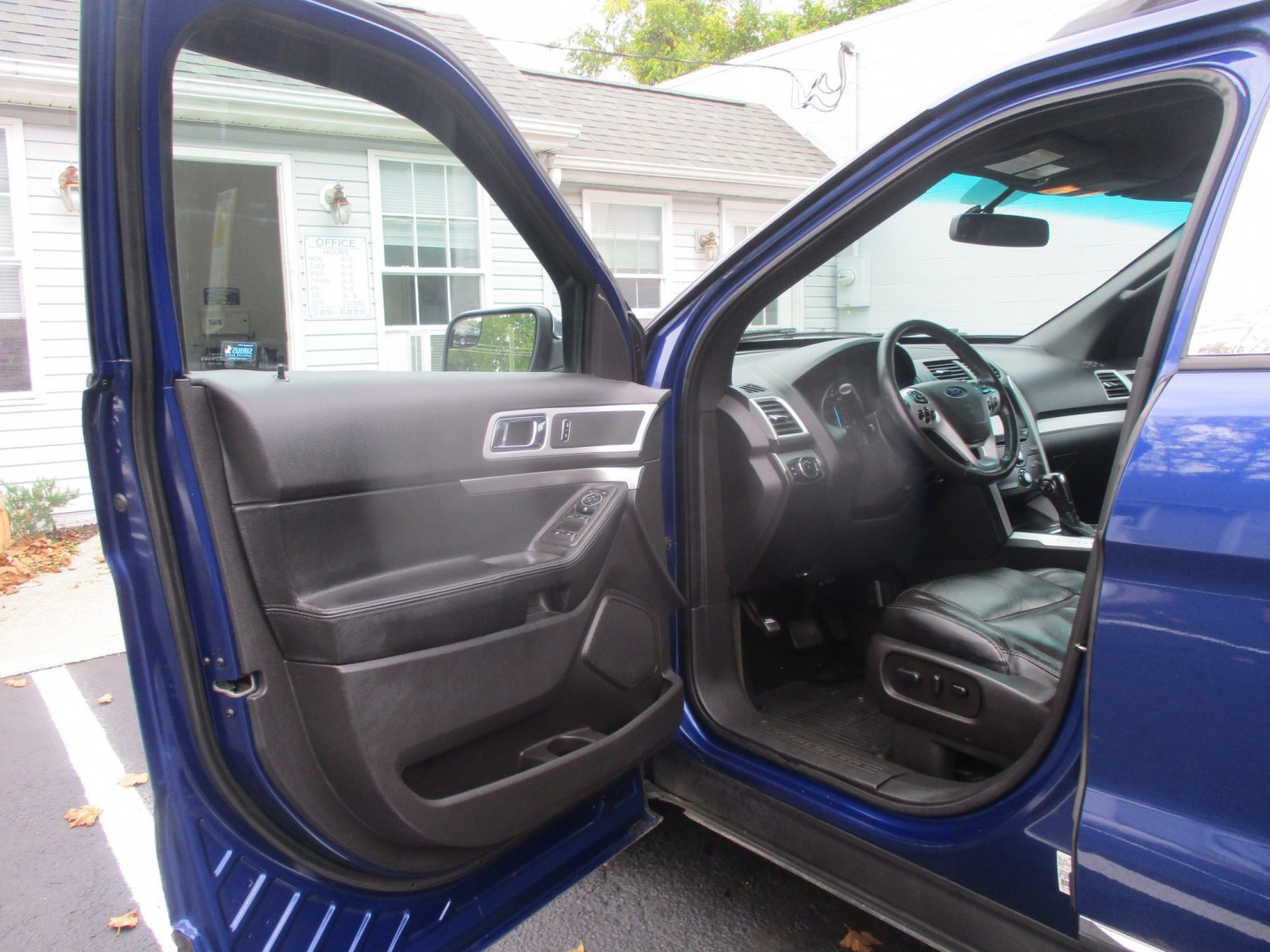 2015 BLUE Ford Explorer XLT 4WD (1FM5K8D86FG) with an 3.5L V6 DOHC 24V engine, 6-Speed Automatic transmission, located at 540a Delsea Drive, Sewell, NJ, 08080, (987) 867-5309, 39.752560, -75.111206- Photo#11