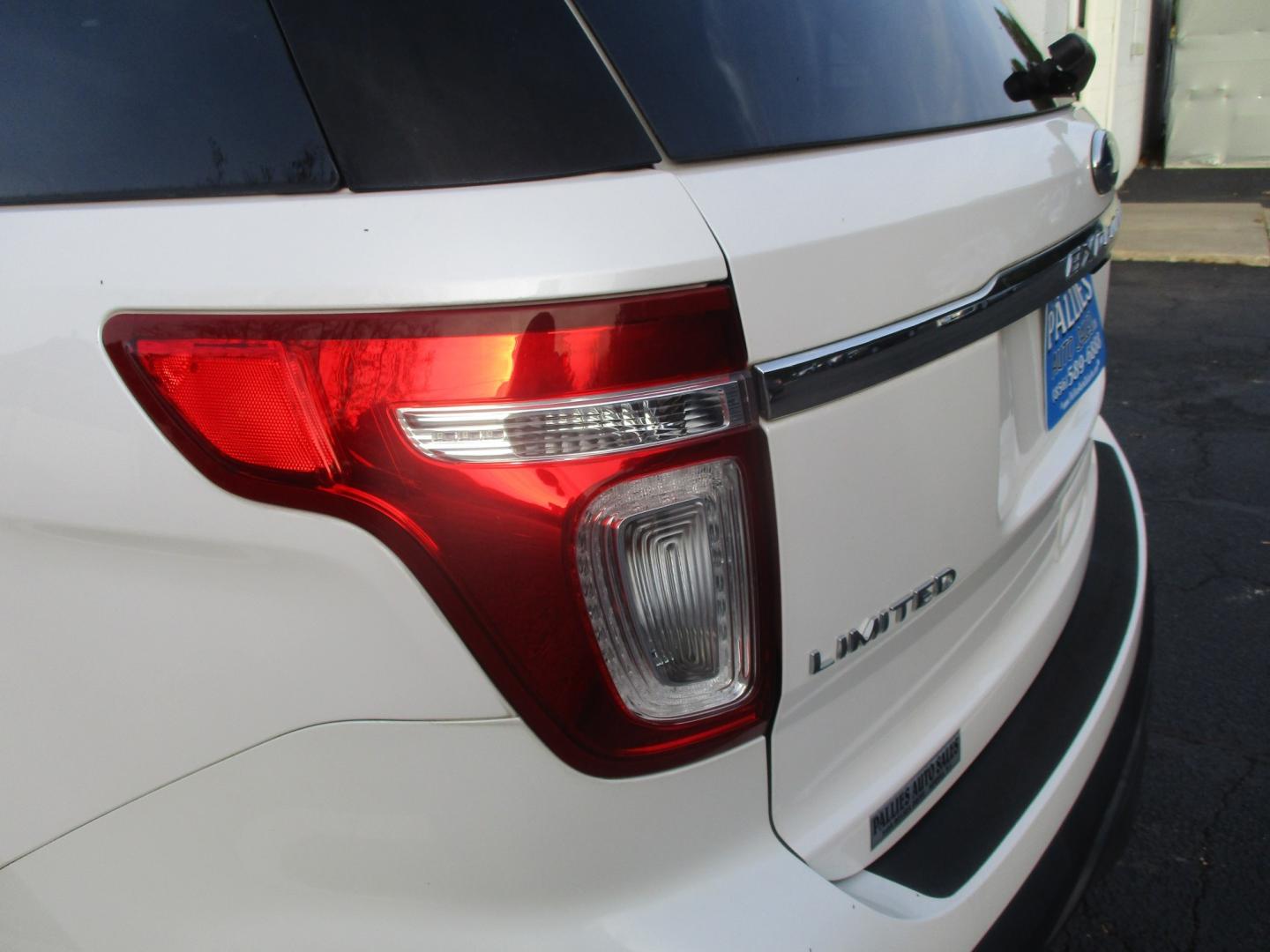 2012 WHITE Ford Explorer Limited 4WD (1FMHK8F81CG) with an 3.5L V6 DOHC 24V engine, 6-Speed Automatic transmission, located at 540a Delsea Drive, Sewell, NJ, 08080, (987) 867-5309, 39.752560, -75.111206- Photo#4