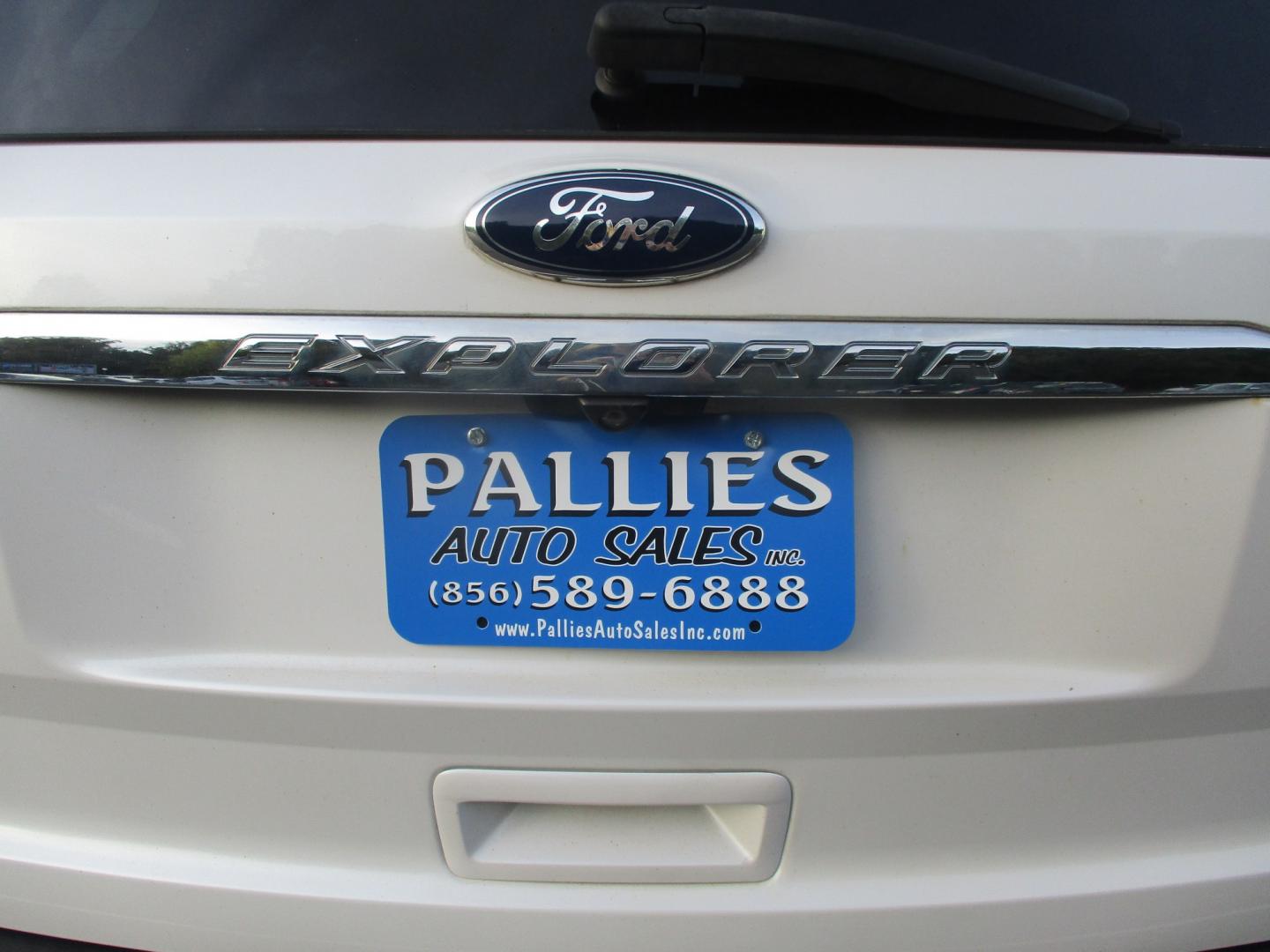 2012 WHITE Ford Explorer Limited 4WD (1FMHK8F81CG) with an 3.5L V6 DOHC 24V engine, 6-Speed Automatic transmission, located at 540a Delsea Drive, Sewell, NJ, 08080, (987) 867-5309, 39.752560, -75.111206- Photo#5