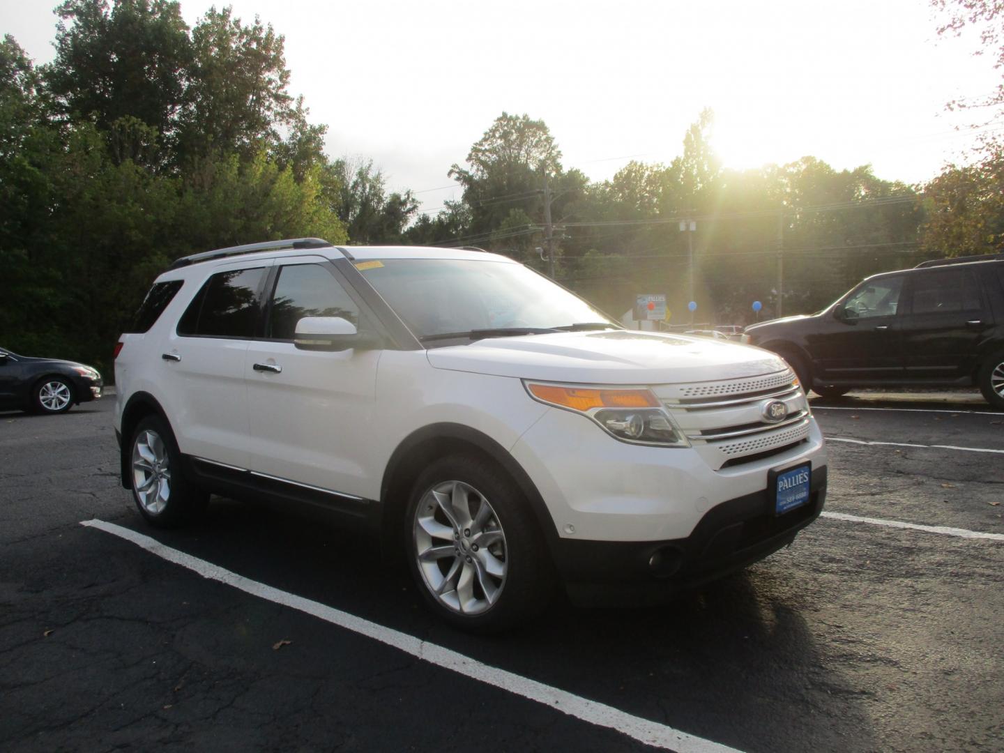2012 WHITE Ford Explorer Limited 4WD (1FMHK8F81CG) with an 3.5L V6 DOHC 24V engine, 6-Speed Automatic transmission, located at 540a Delsea Drive, Sewell, NJ, 08080, (987) 867-5309, 39.752560, -75.111206- Photo#10