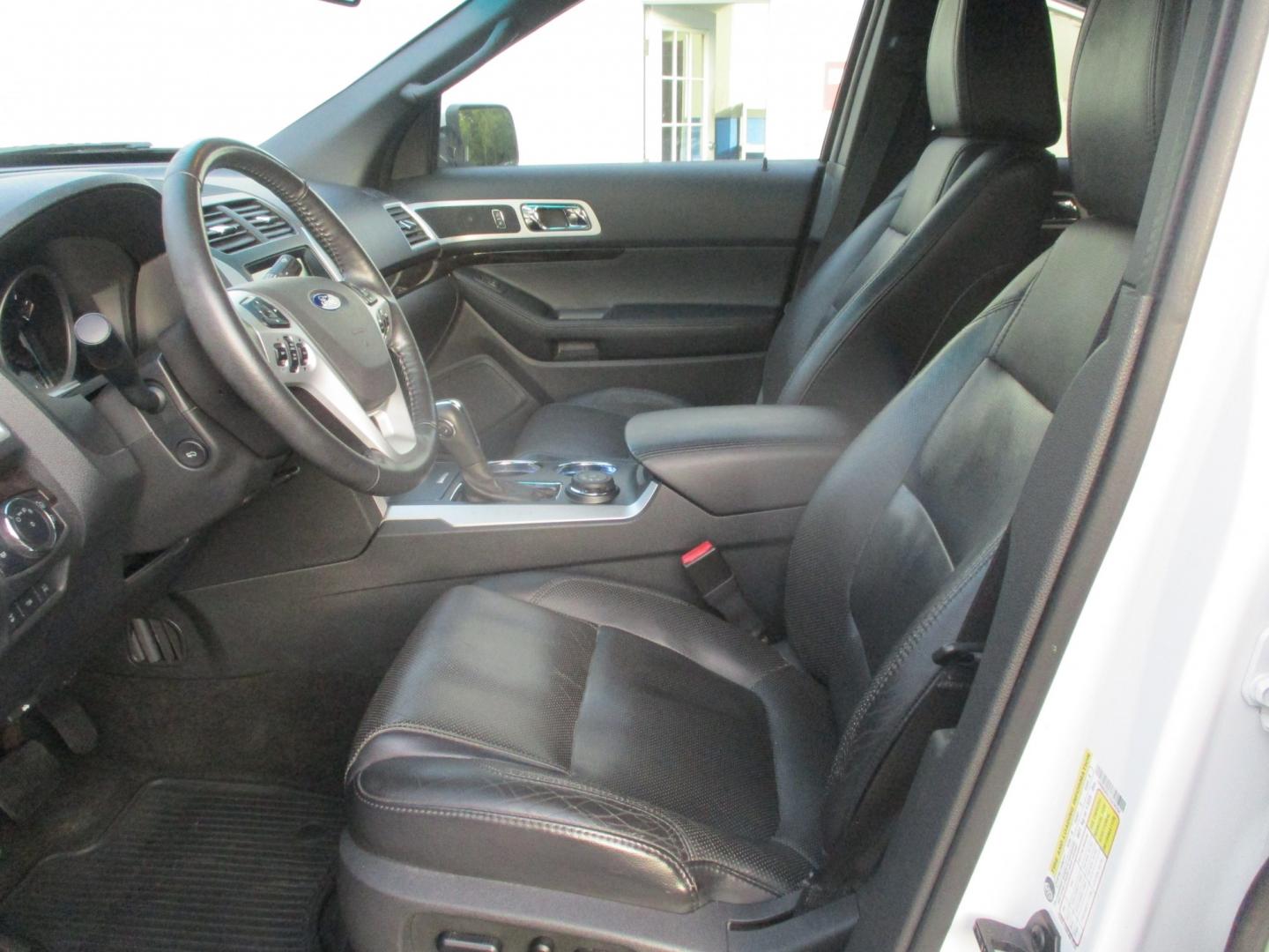 2012 WHITE Ford Explorer Limited 4WD (1FMHK8F81CG) with an 3.5L V6 DOHC 24V engine, 6-Speed Automatic transmission, located at 540a Delsea Drive, Sewell, NJ, 08080, (987) 867-5309, 39.752560, -75.111206- Photo#12