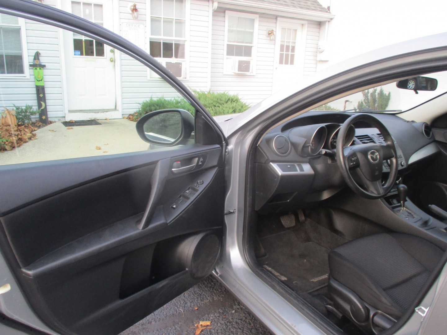 2012 SILVER Mazda MAZDA3 i Sport 4-Door (JM1BL1UGXC1) with an 2.0L L4 DOHC 16V engine, located at 540a Delsea Drive, Sewell, NJ, 08080, (987) 867-5309, 39.752560, -75.111206- Photo#13