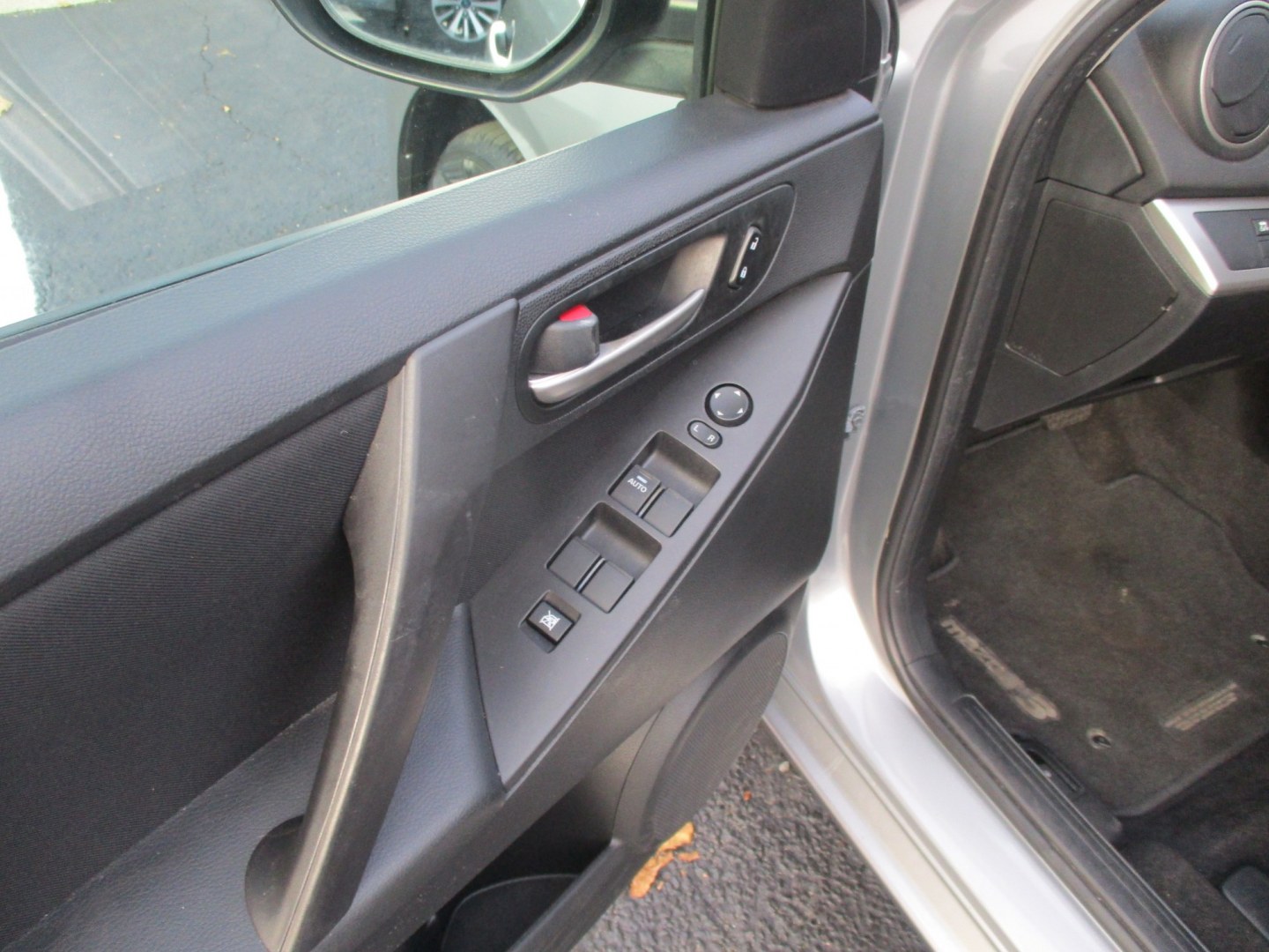 2012 SILVER Mazda MAZDA3 i Sport 4-Door (JM1BL1UGXC1) with an 2.0L L4 DOHC 16V engine, located at 540a Delsea Drive, Sewell, NJ, 08080, (987) 867-5309, 39.752560, -75.111206- Photo#14