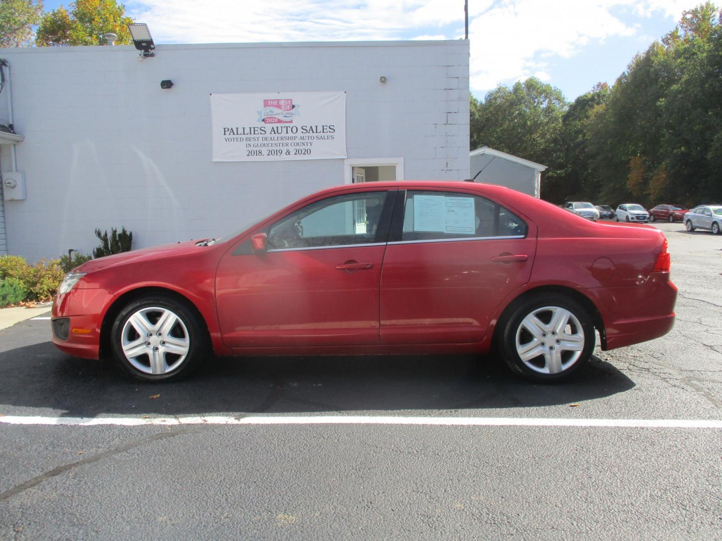 2011 RED Ford Fusion I4 SE (3FAHP0HA8BR) with an 2.5L L4 DOHC 16V engine, located at 540a Delsea Drive, Sewell, NJ, 08080, (987) 867-5309, 39.752560, -75.111206- Photo#1