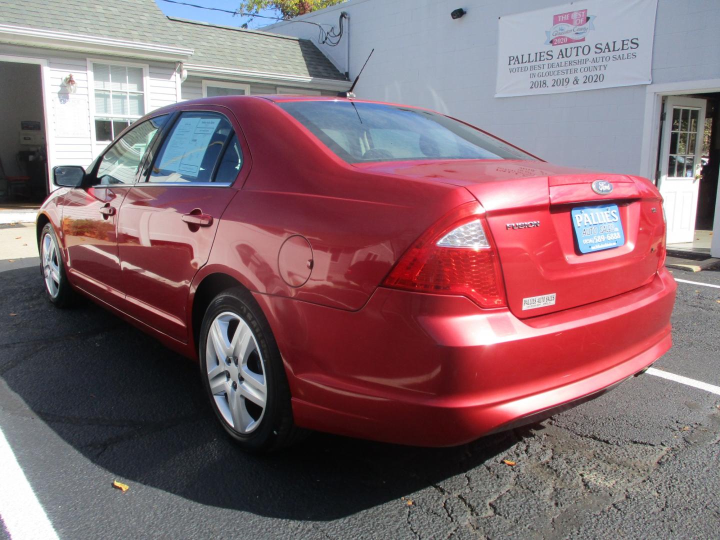 2011 RED Ford Fusion I4 SE (3FAHP0HA8BR) with an 2.5L L4 DOHC 16V engine, located at 540a Delsea Drive, Sewell, NJ, 08080, (987) 867-5309, 39.752560, -75.111206- Photo#2