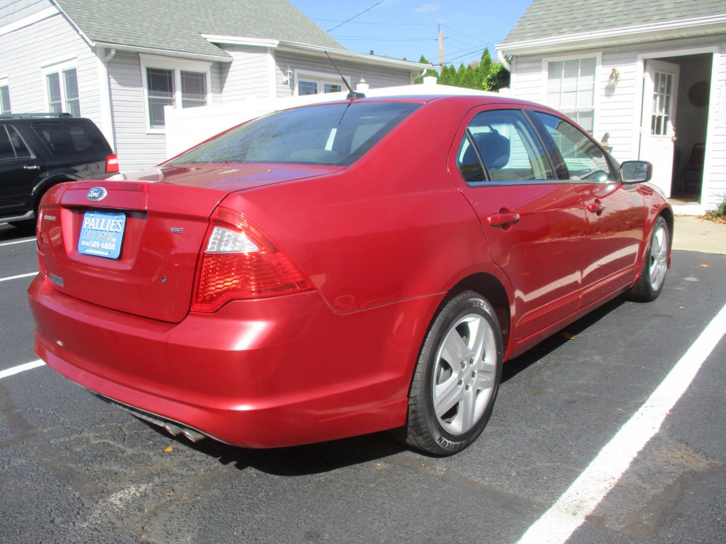 2011 RED Ford Fusion I4 SE (3FAHP0HA8BR) with an 2.5L L4 DOHC 16V engine, located at 540a Delsea Drive, Sewell, NJ, 08080, (987) 867-5309, 39.752560, -75.111206- Photo#5