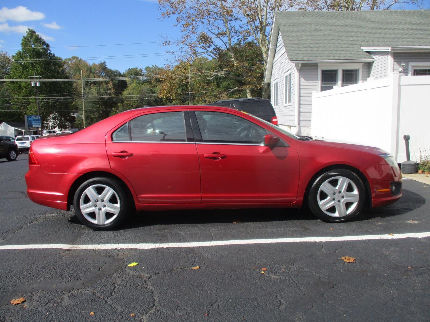 2011 RED Ford Fusion I4 SE (3FAHP0HA8BR) with an 2.5L L4 DOHC 16V engine, located at 540a Delsea Drive, Sewell, NJ, 08080, (987) 867-5309, 39.752560, -75.111206- Photo#6
