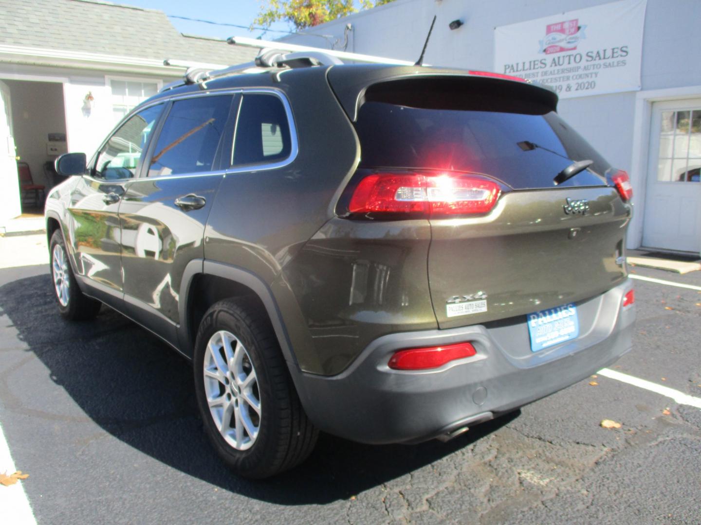 2016 GREEN Jeep Cherokee Latitude 4WD (1C4PJMCB4GW) with an 2.4L L4 DOHC 16V engine, 9A transmission, located at 540a Delsea Drive, Sewell, NJ, 08080, (987) 867-5309, 39.752560, -75.111206- Photo#2