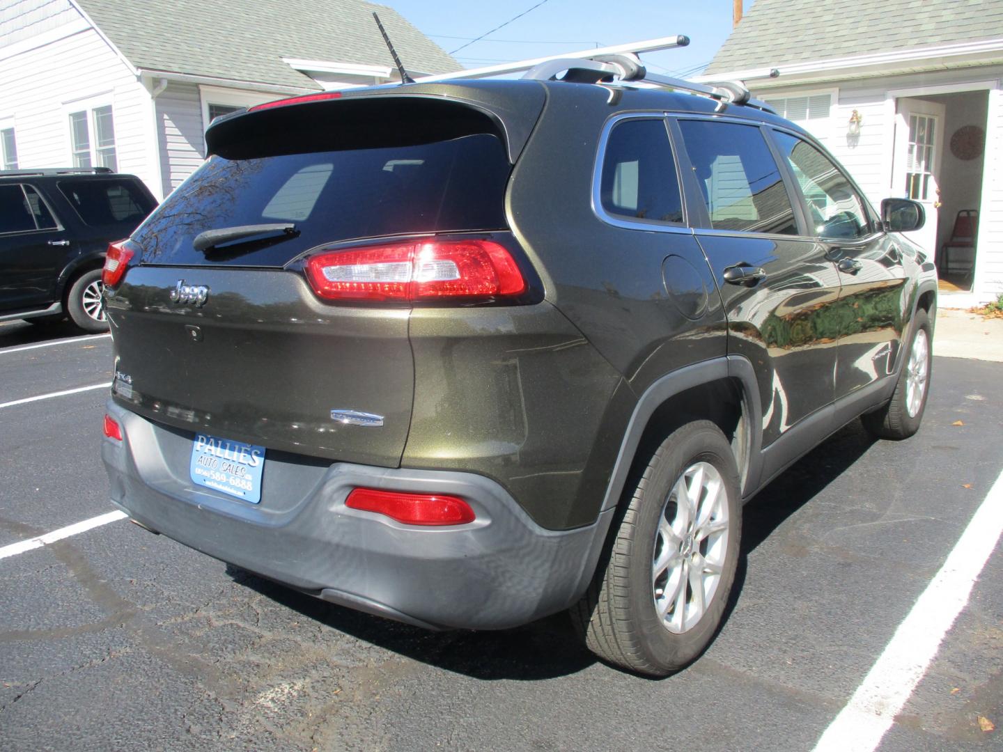 2016 GREEN Jeep Cherokee Latitude 4WD (1C4PJMCB4GW) with an 2.4L L4 DOHC 16V engine, 9A transmission, located at 540a Delsea Drive, Sewell, NJ, 08080, (987) 867-5309, 39.752560, -75.111206- Photo#7