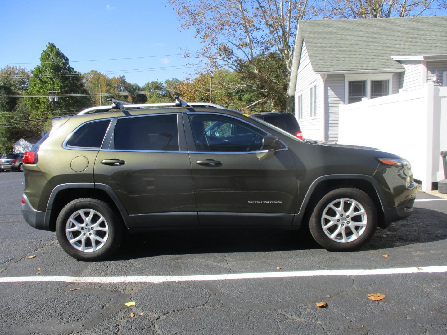 2016 GREEN Jeep Cherokee Latitude 4WD (1C4PJMCB4GW) with an 2.4L L4 DOHC 16V engine, 9A transmission, located at 540a Delsea Drive, Sewell, NJ, 08080, (987) 867-5309, 39.752560, -75.111206- Photo#8